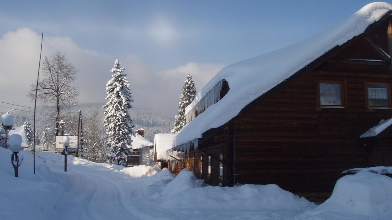 snowcapped mountain, cold temperature, building, building exterior, 720P, ski resort, white color, sky, built structure, winter, extreme weather, snow, HD Wallpaper