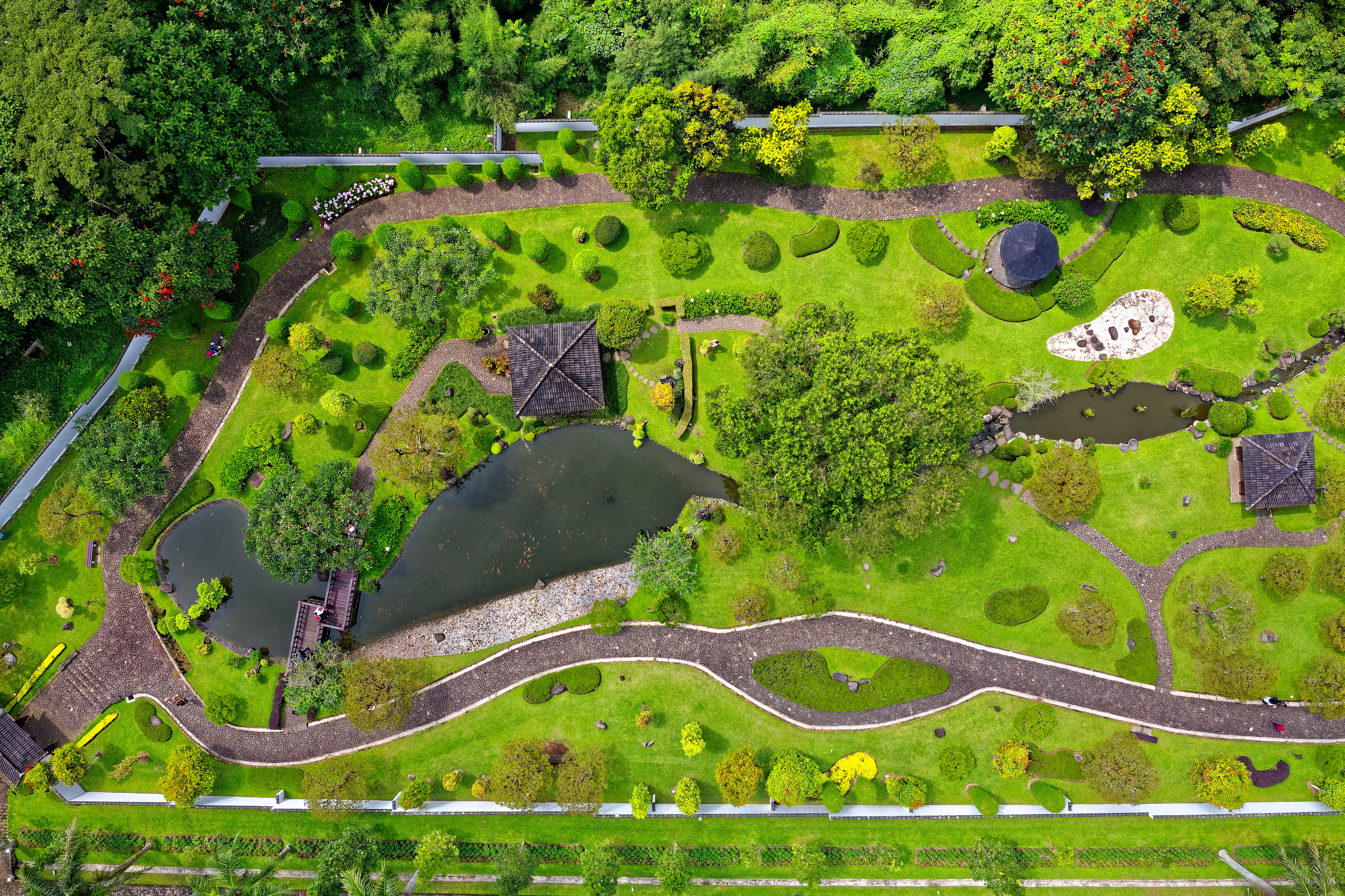 scenic, built structure, beautiful, tree, high angle view, wood, garden, view, landscape, no people, season, beauty in nature, tranquility, grass, day, HD Wallpaper