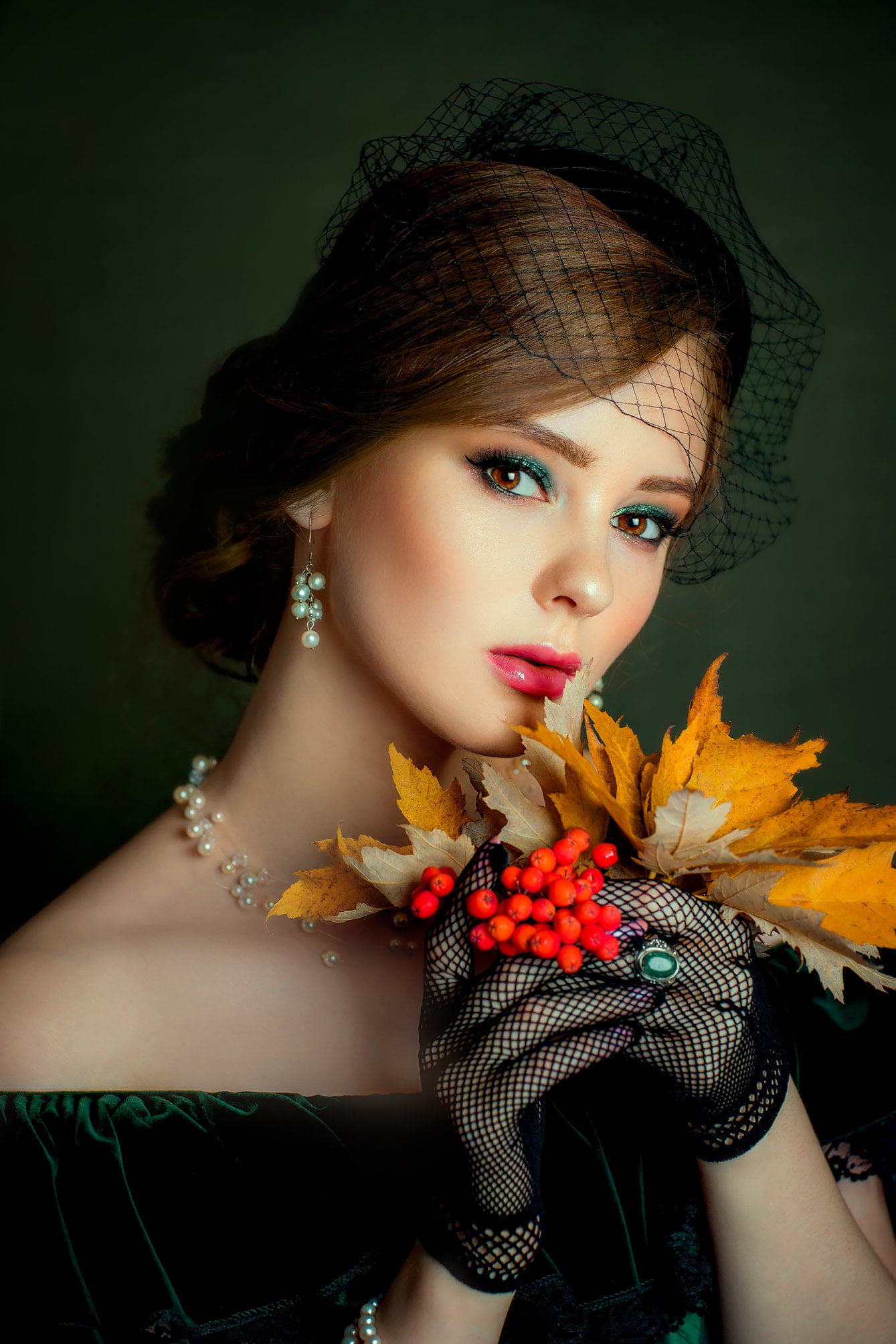 women, gloves, necklace, earring, hat, fall, glamour, jewelry, brown eyes, simple background, food, fishnet, looking at viewer, eyeshadow, make up, rings, Phone HD Wallpaper