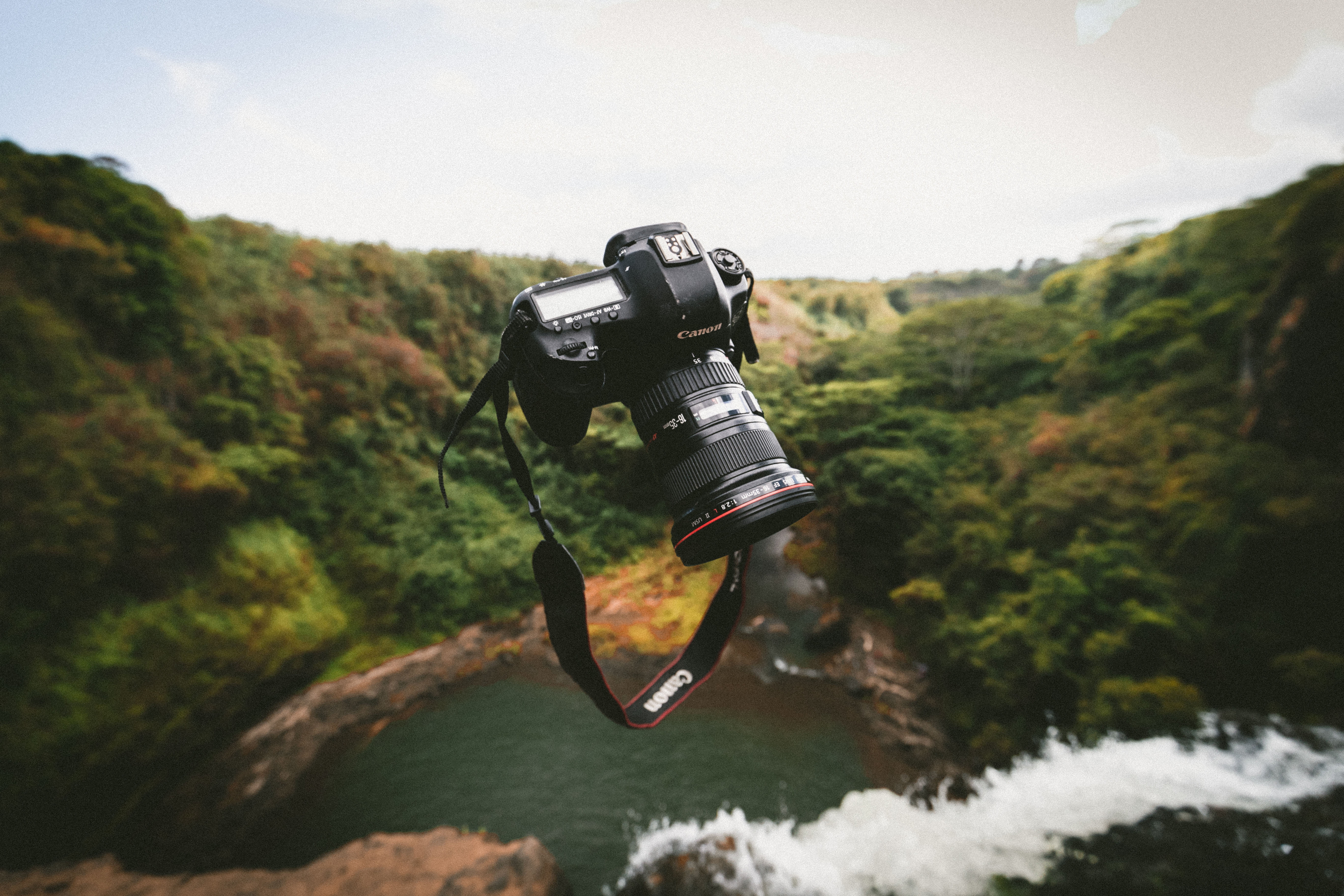 dslr, nature, green, digital camera, photography themes, white, photography, land, lens, travel, mid-air, mountain, people, telephoto, adventure, photographer, HD Wallpaper