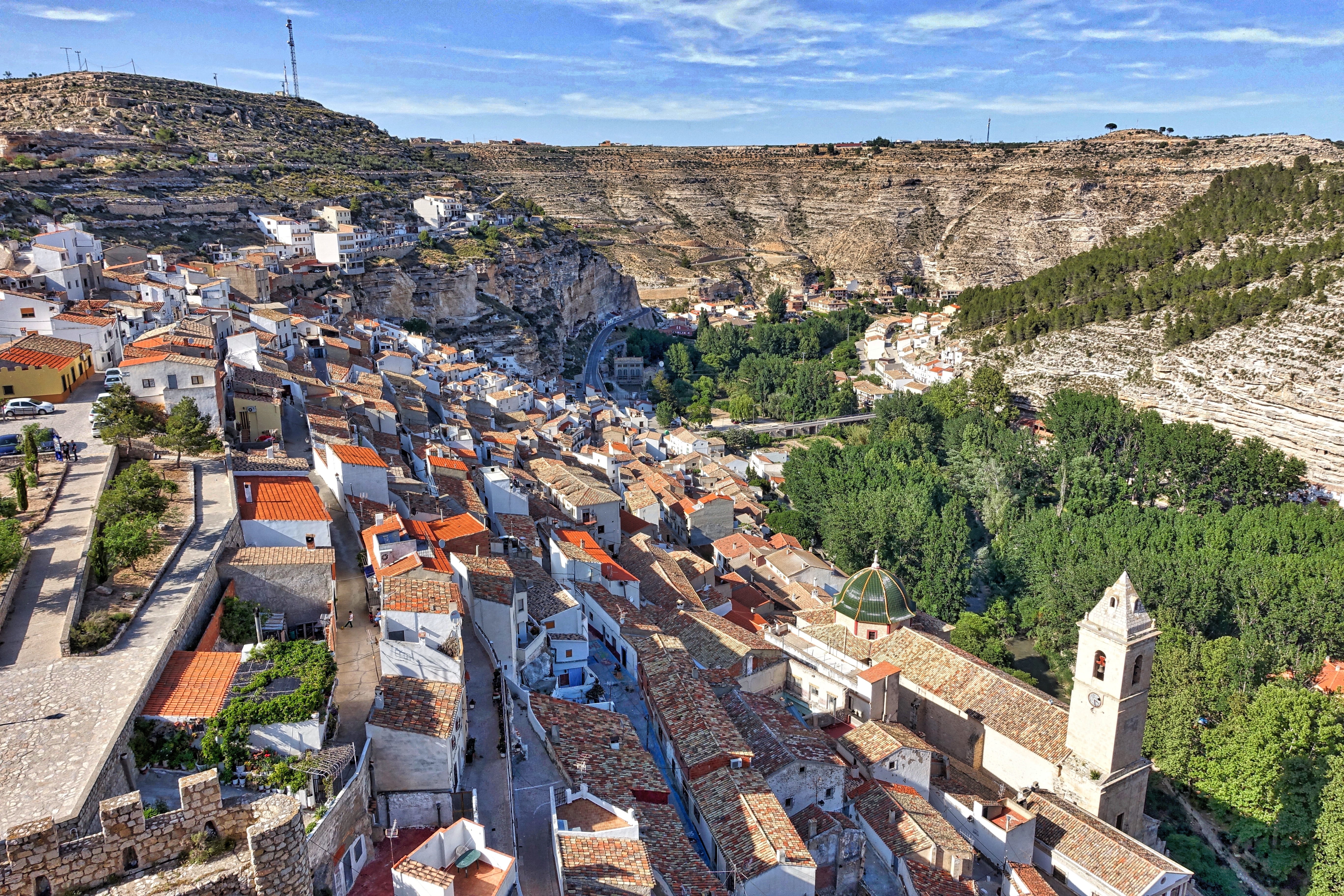 built structure, crowded, townscape, valley, hillside, city, building, building exterior, plant, tree, outdoors, village, travel destinations, sky, nature, HD Wallpaper