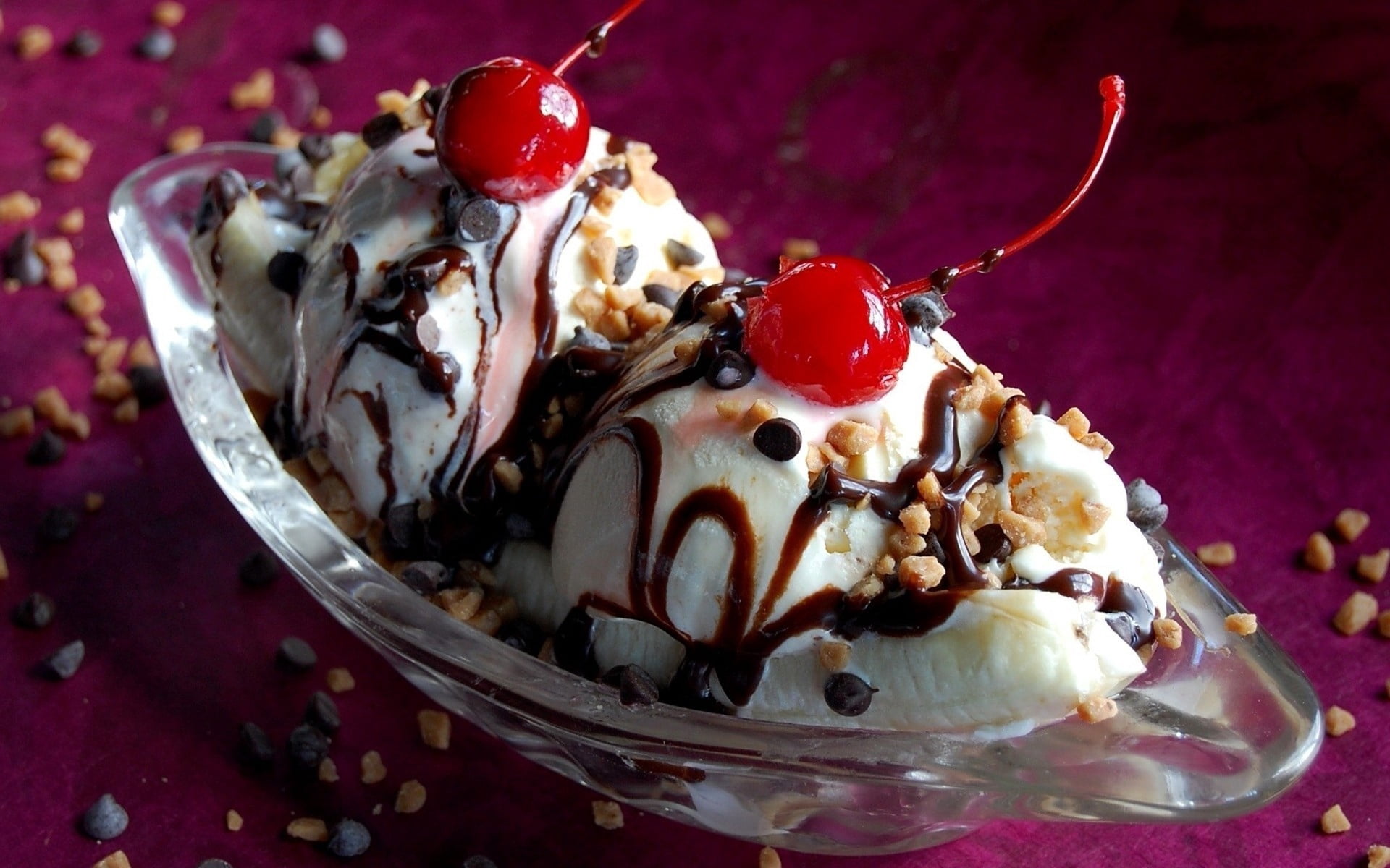 cream, food styling, sweet Food, no people, ice-cream, refreshment, chocolate, food and drink, temptation, nuts, frozen, berry, close-up, ice Cream, white, HD Wallpaper