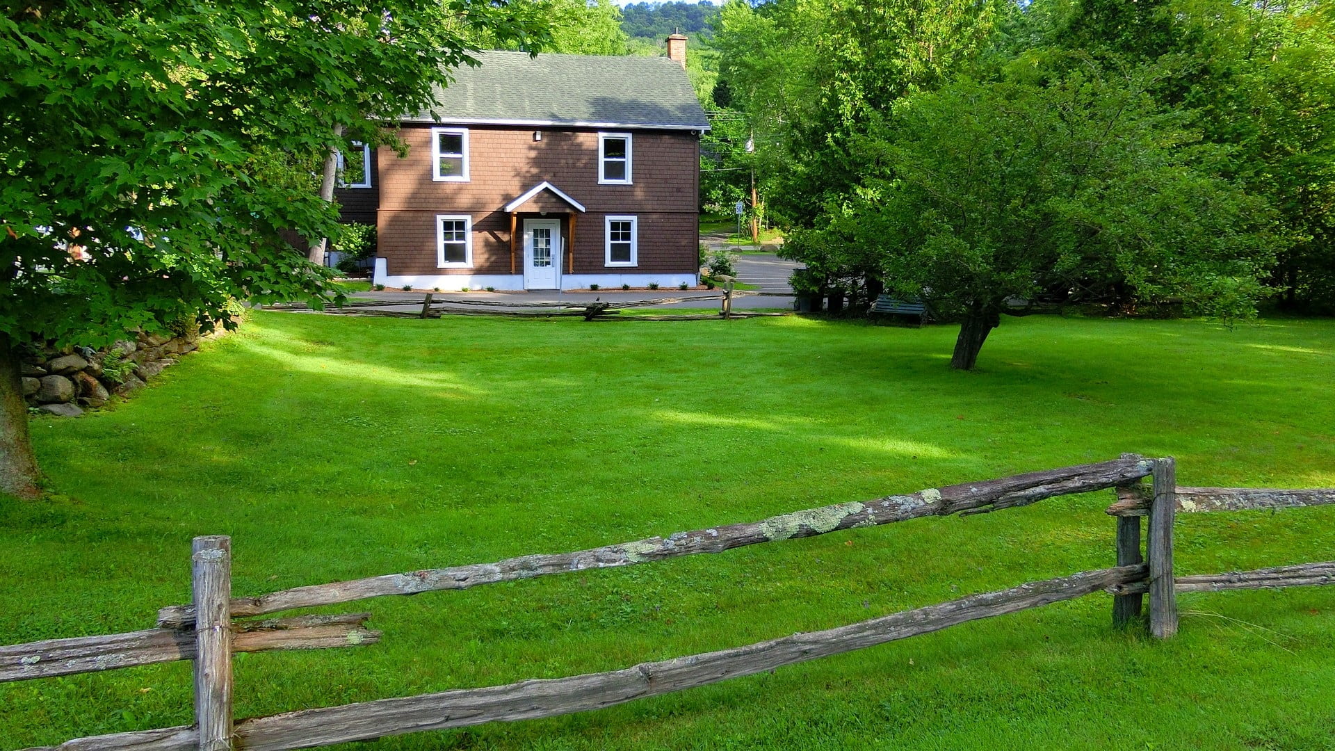 rural, fence, outdoors, no people, plant, québec, house, building exterior, building, architecture, growth, green color, built structure, nature, canada, HD Wallpaper