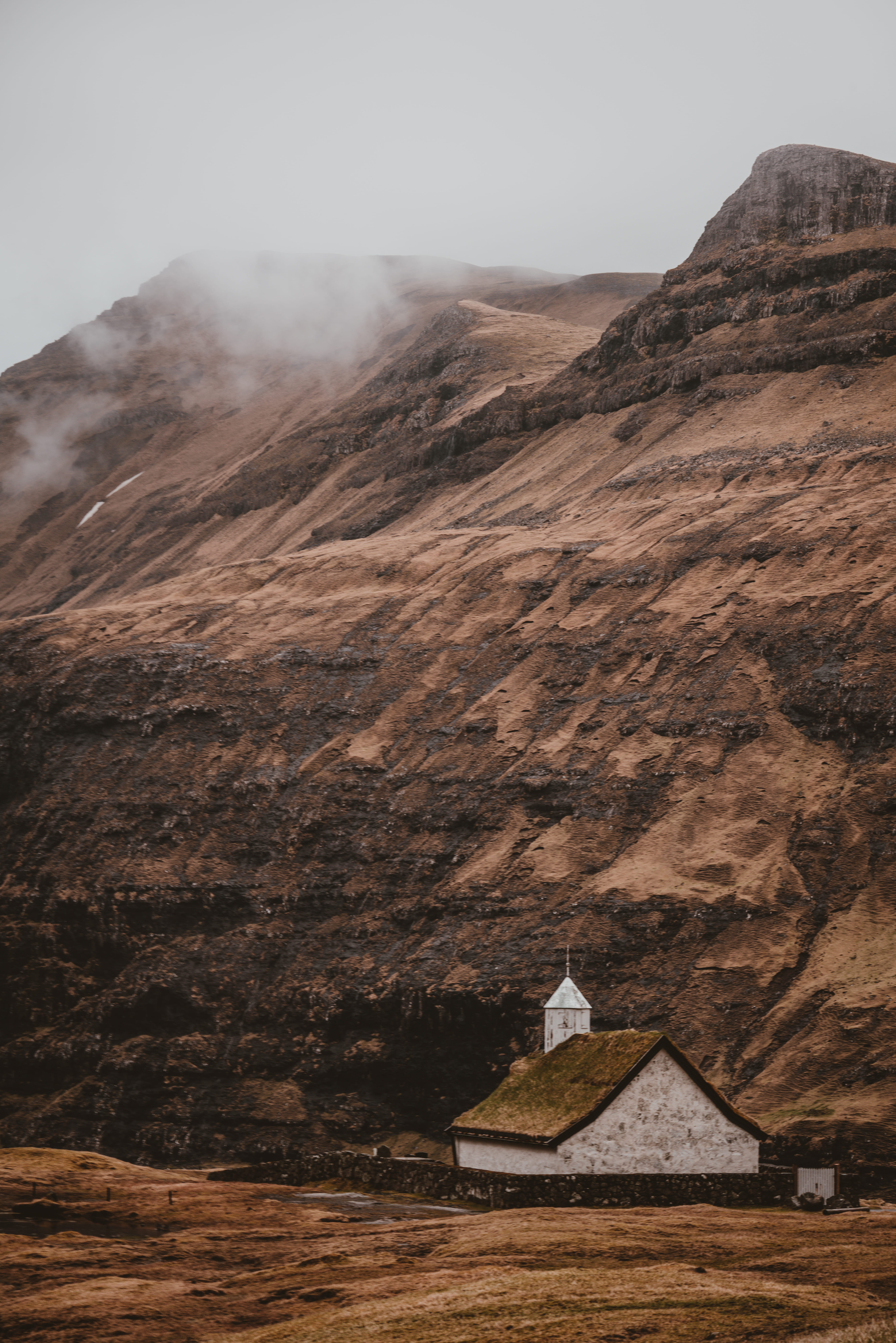 sky, building exterior, mountain range, scenics - nature, beauty in nature, formation, 8K, environment, beside, travel destinations, tranquil scene, shed, Phone HD Wallpaper