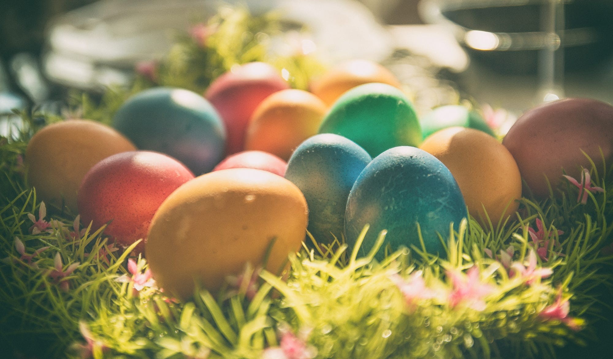 egg, selective focus, no people, holiday - event, freshness, easter eggs, grass, nature, food, outdoors, large group of objects, easter, close-up, 1080P, HD Wallpaper