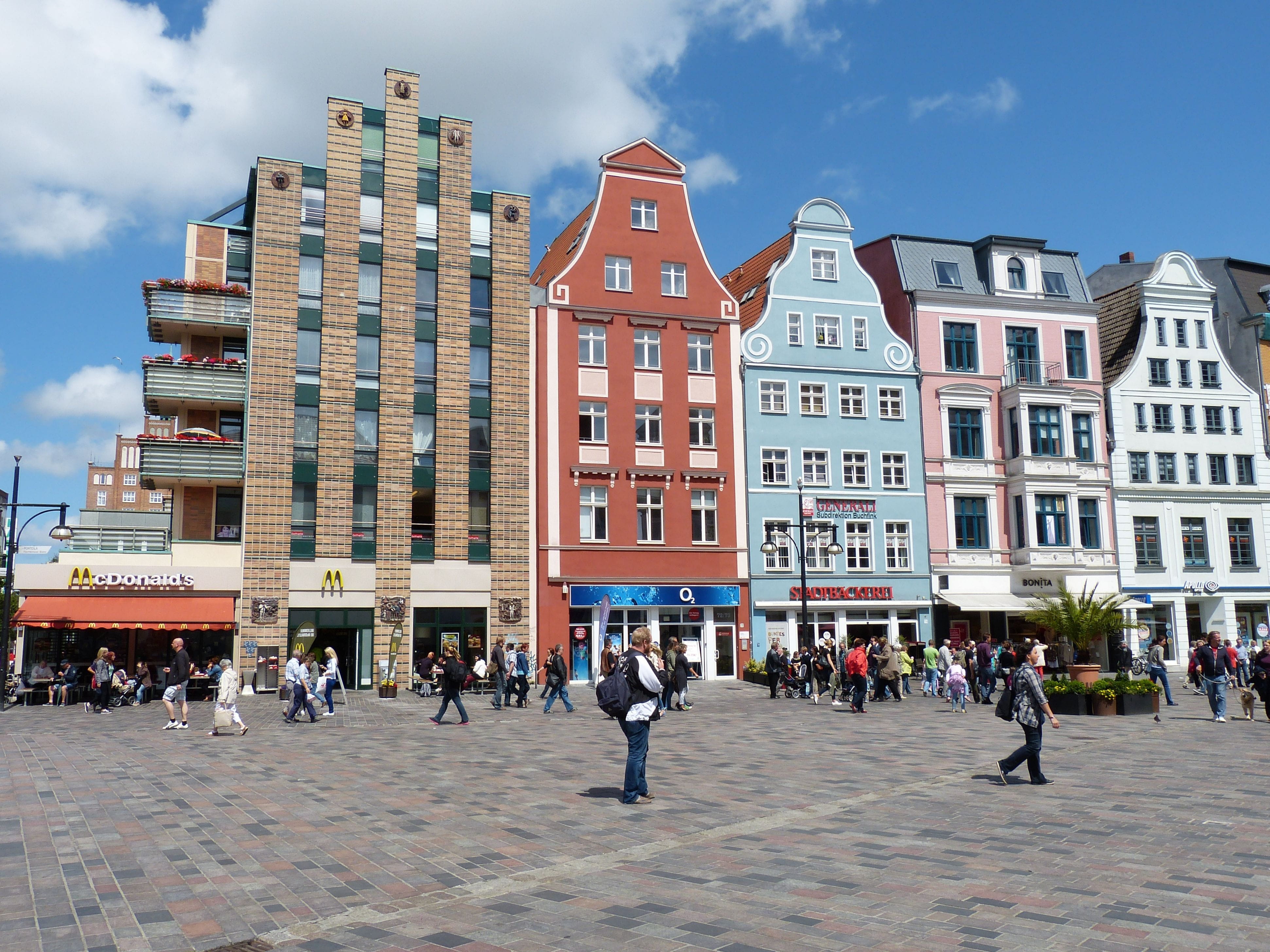 historically, built structure, facade, hanseatic city, gable, 4K, city, architecture, cloud - sky, day, building exterior, outdoors, large group of people, HD Wallpaper