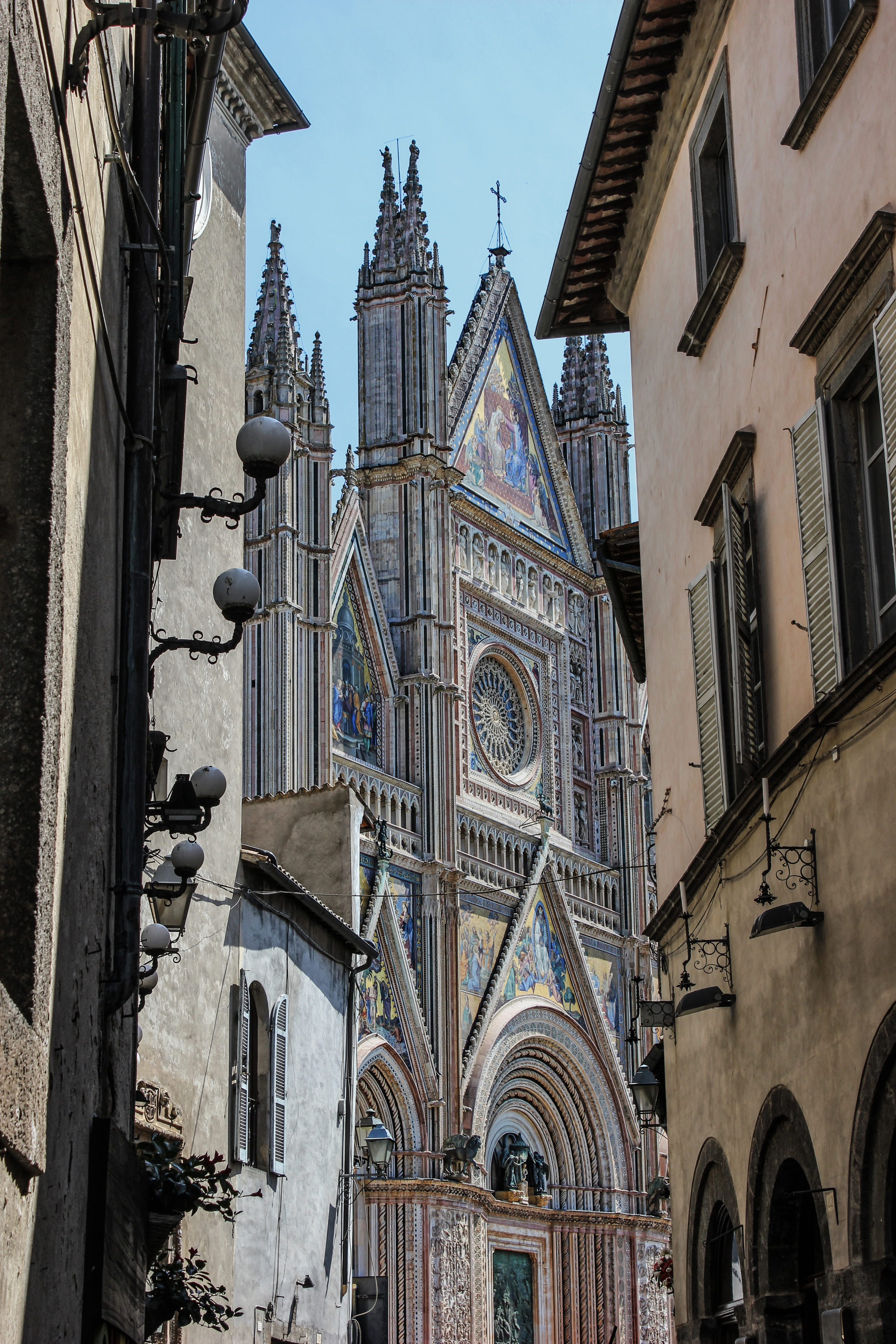 duomo, low angle view, building exterior, day, window, spirituality, travel destinations, clock, umbria, italy, 5K, architecture, no people, religion, Phone HD Wallpaper