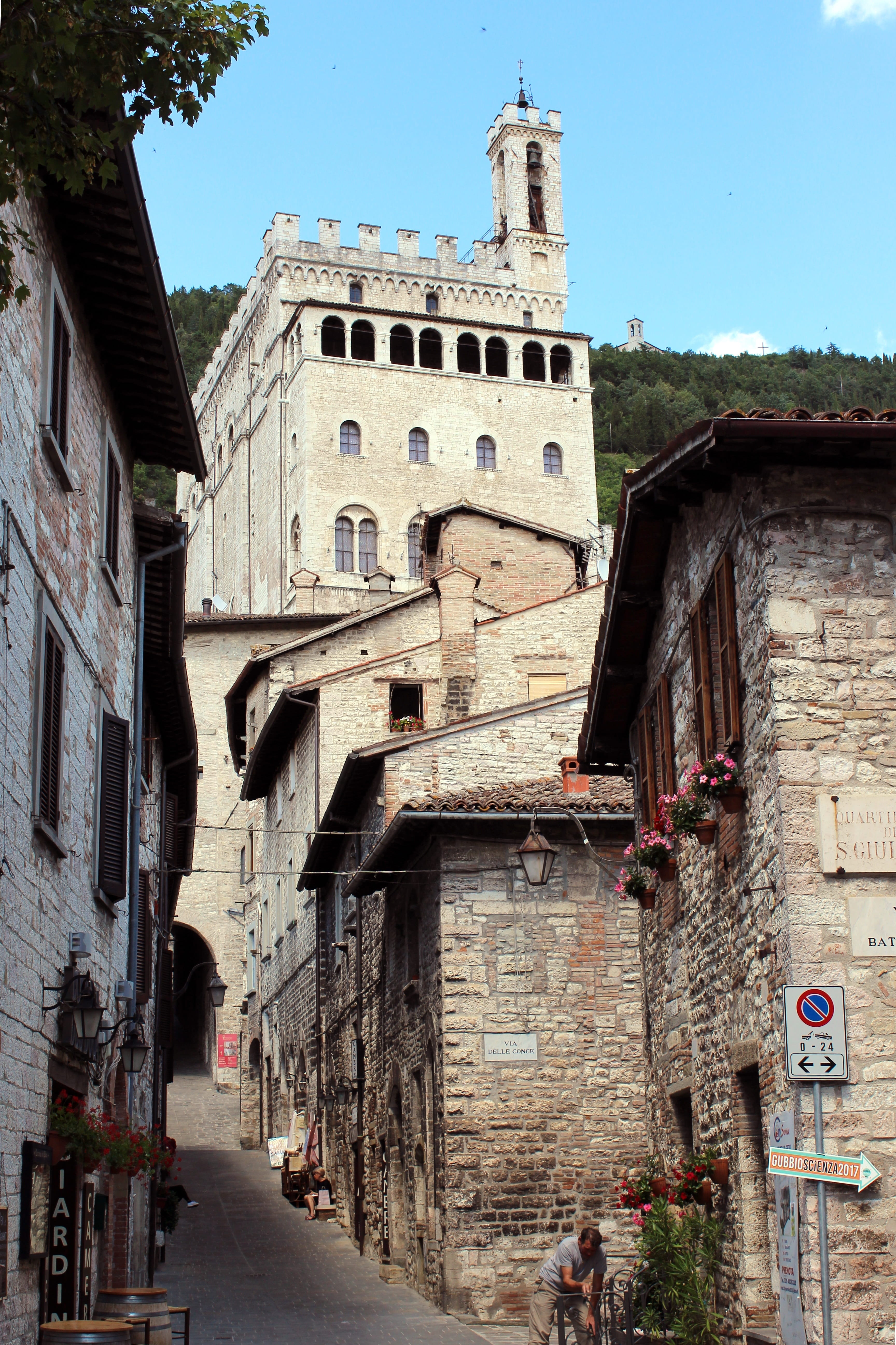 house, the way forward, alley, wall, umbria, nature, city, sky, built structure, building exterior, day, building, direction, incidental people, outdoors, Phone HD Wallpaper