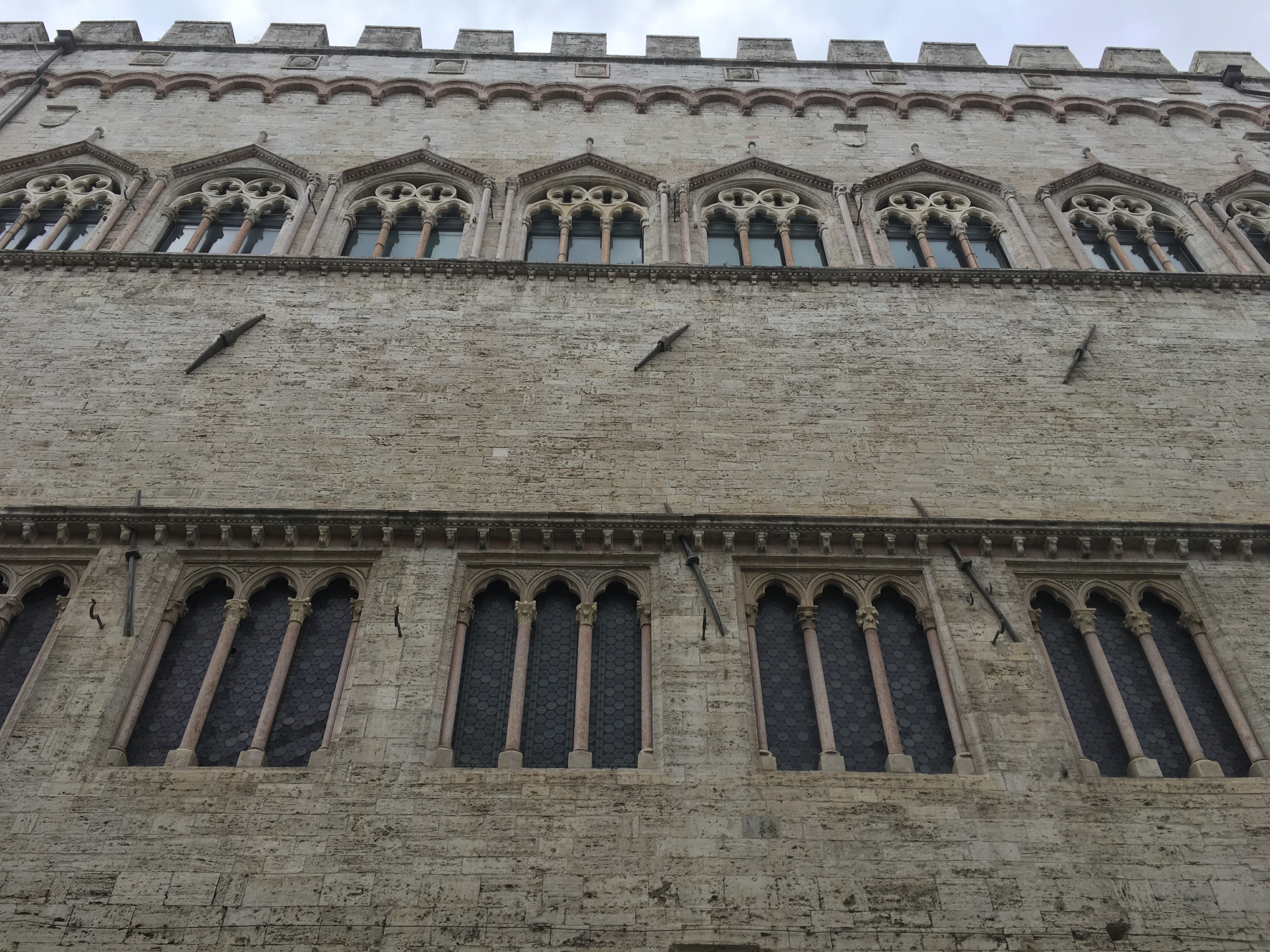 perugia, tie bar, palace, anchor plate, old, architecture, perugia, city, wall, the past, history, ancient, nature, low angle view, hooks, umbria, earthquake washer, HD Wallpaper