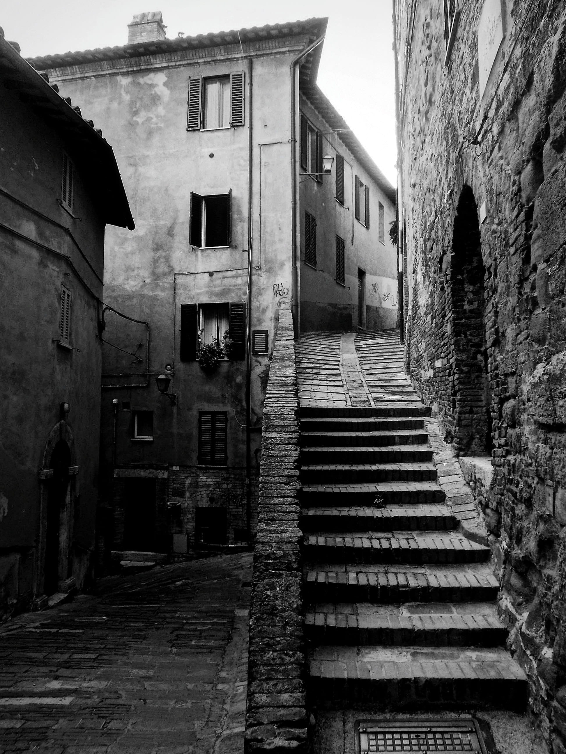 perugia, residential district, walls, building, history, nature, black and white, roads, no people, architecture, alley, direction, road, city, wall, building exterior, Phone HD Wallpaper