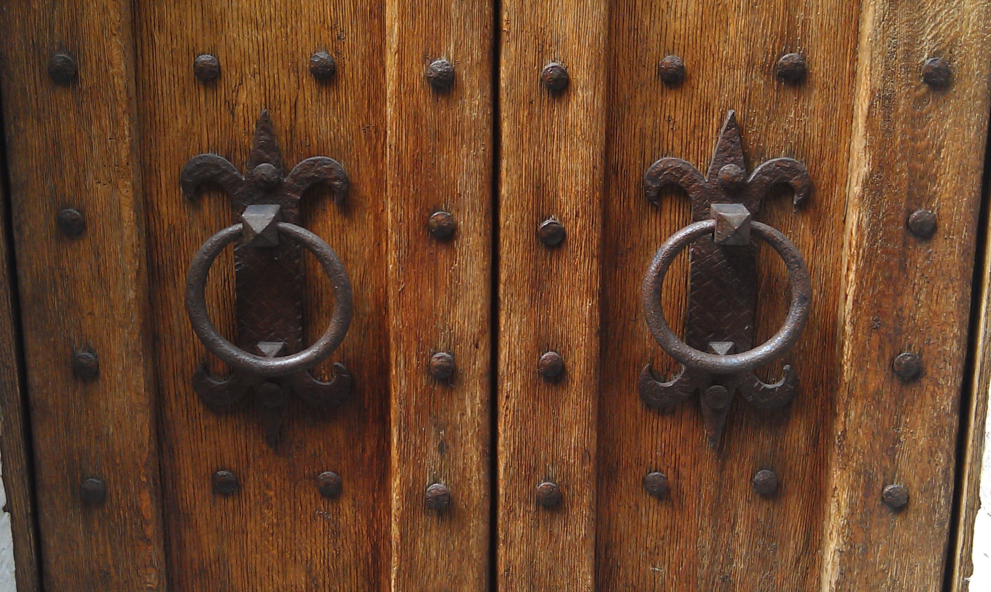 entrance, metal, assisi, pattern, safety, wood - material, door knocker, wood, antique, brown, security, backgrounds, protection, textured, closed, no people, HD Wallpaper