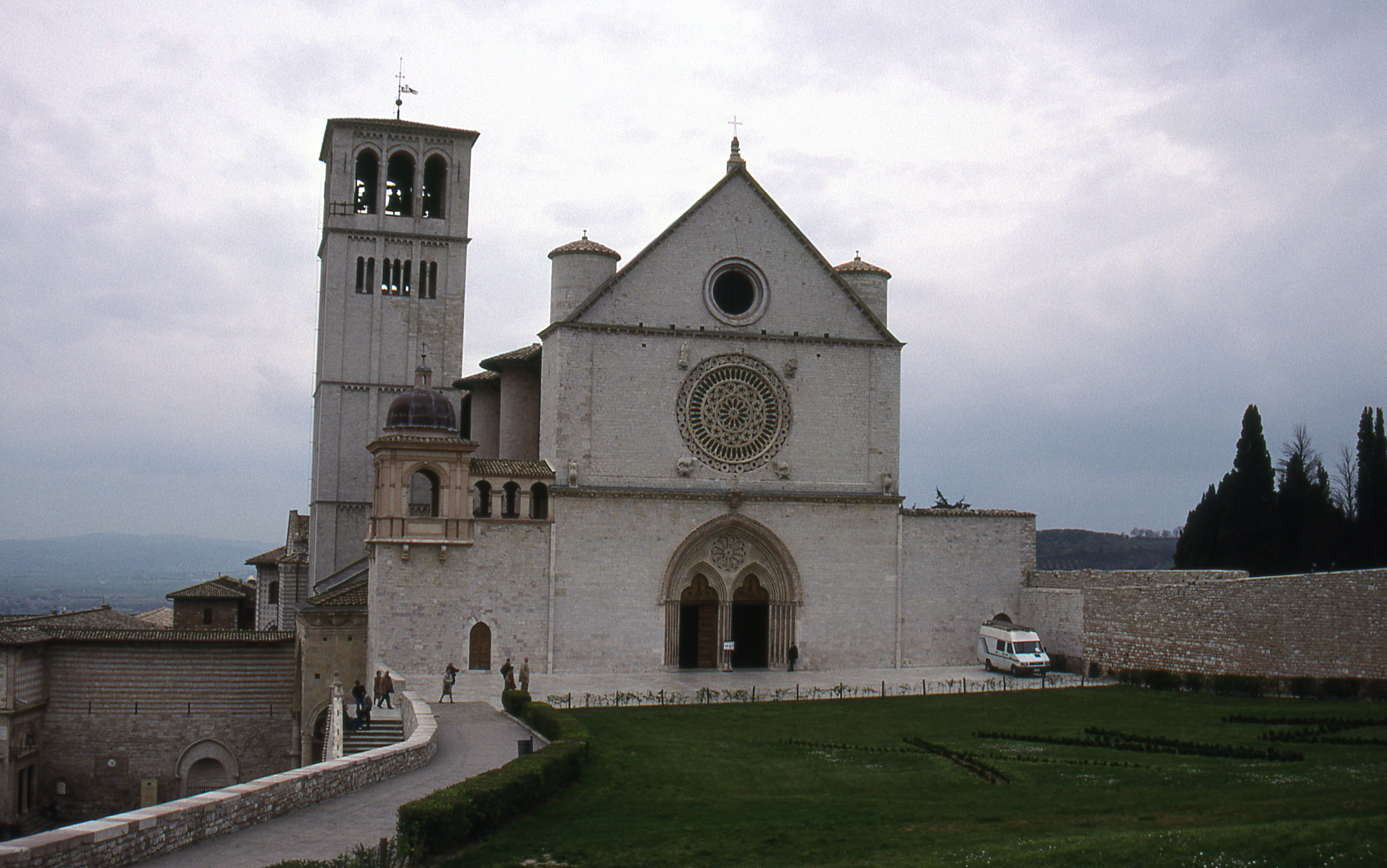 outdoors, building, no people, assisi, built structure, religion, catholic, travel destinations, spire, 4K, architecture, building exterior, cloud - sky, HD Wallpaper