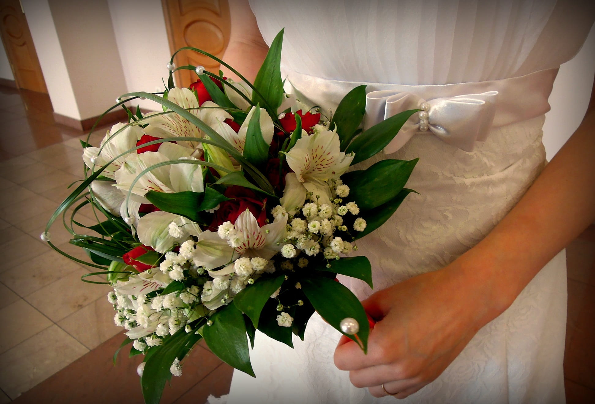 adult, wedding, white color, vulnerability, Wedding, bridesmaid dress, flower arrangement, floristry, flower head, romance, just married, joy, freshness, HD Wallpaper