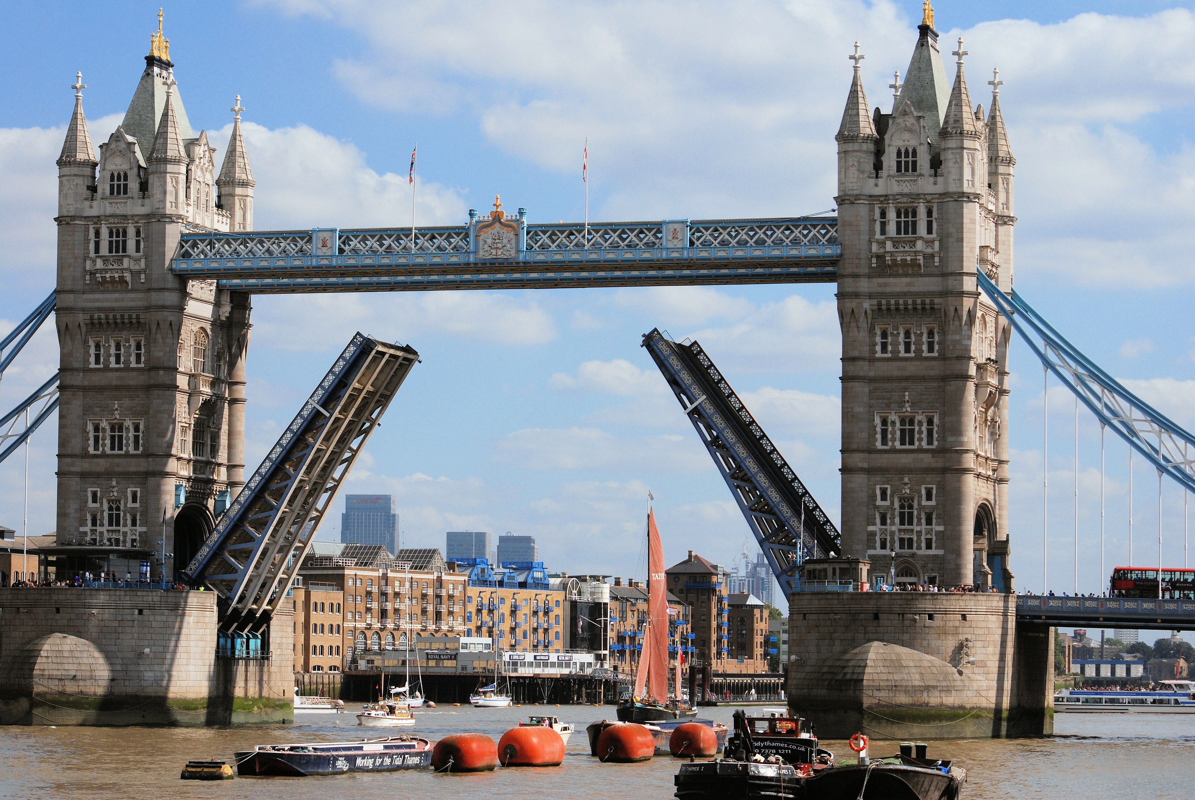 built structure, cloud - sky, travel, river, building, architecture And Buildings, water, transportation, england, international Landmark, day, city, Tower Bridge, HD Wallpaper