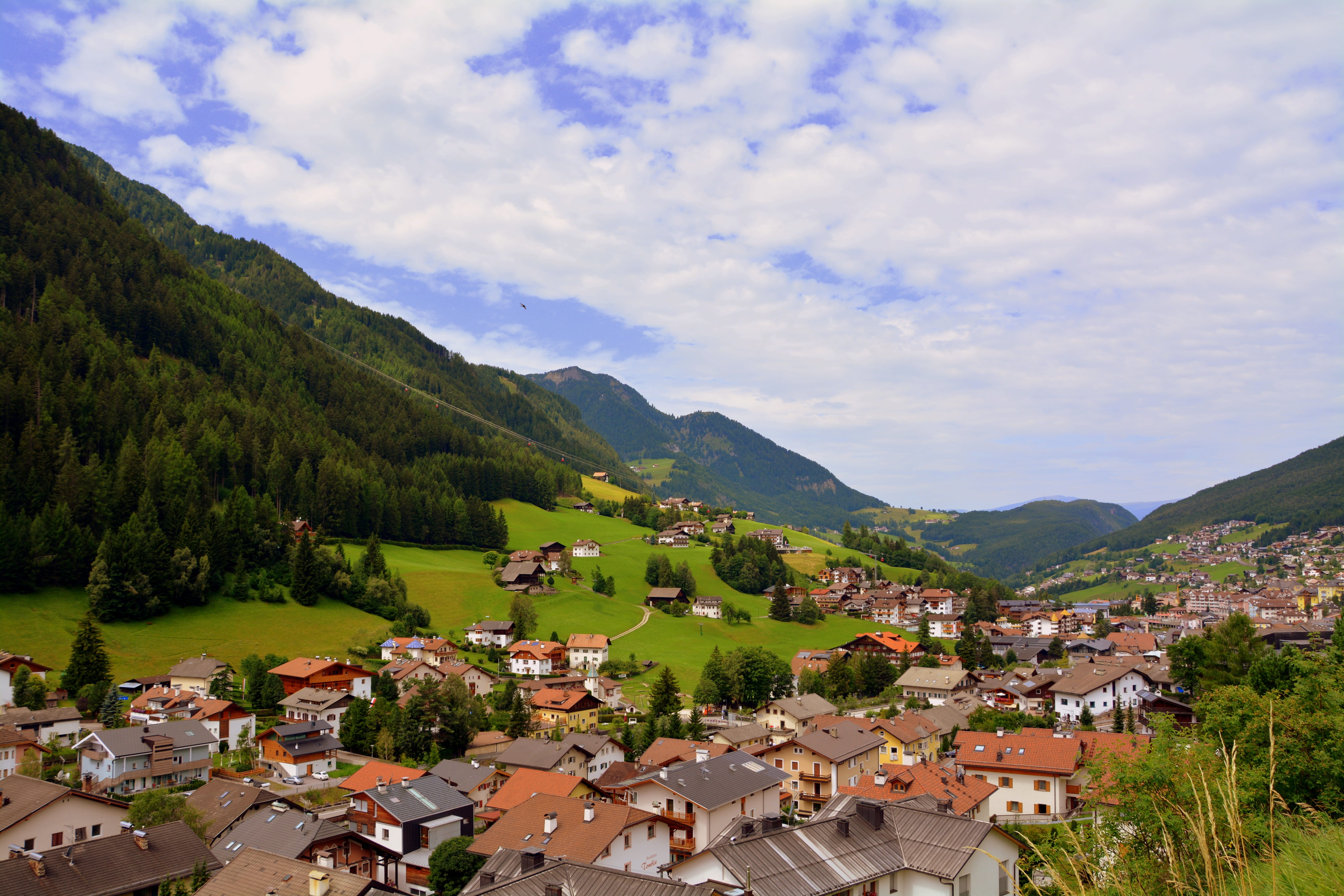 mountain, ortisei, building, italy, town, valley, townscape, day, 5K, scenics - nature, mountain range, roof, tree, mountain peak, sky, nature, beauty in nature, HD Wallpaper