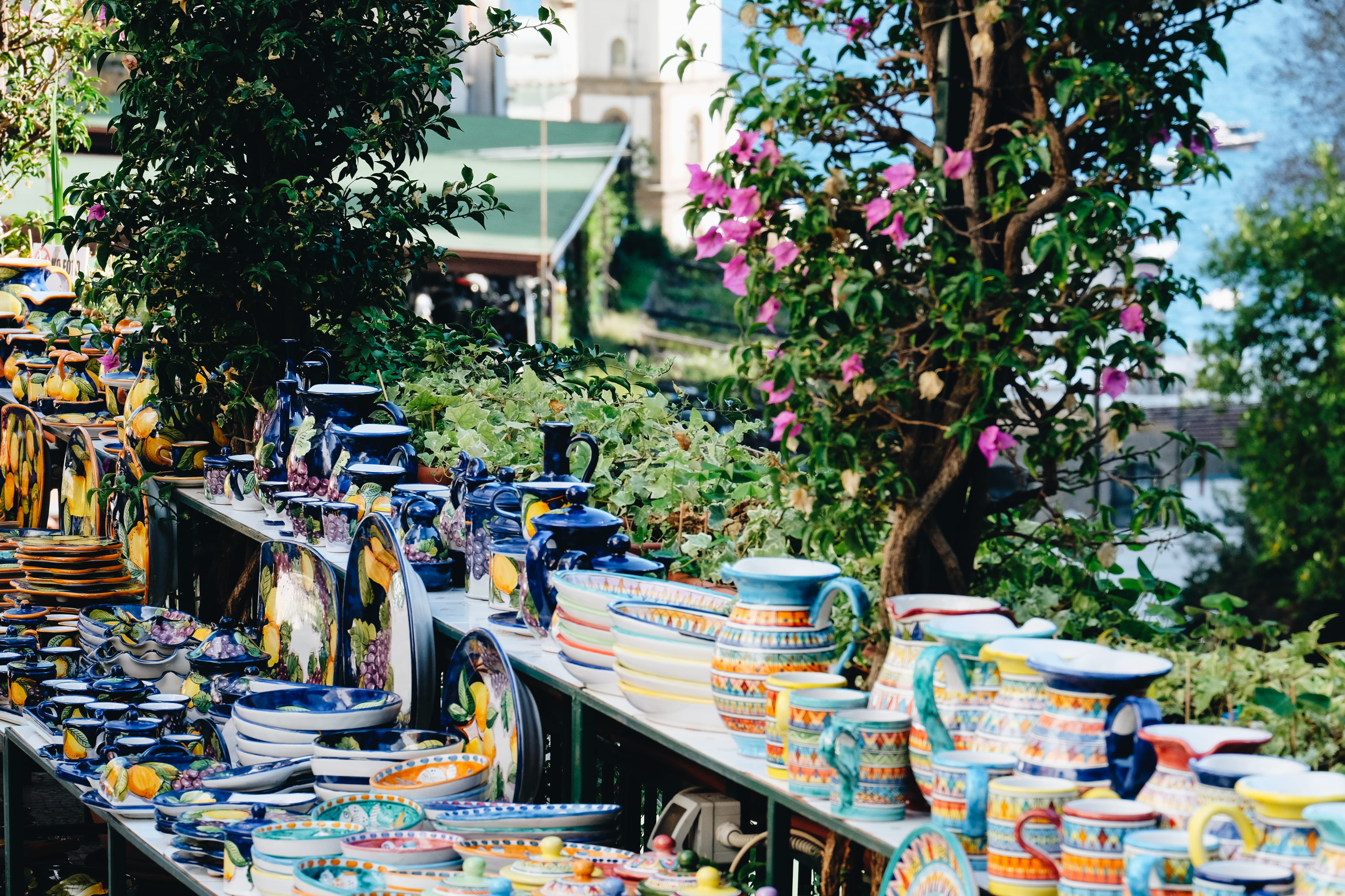 green, tree, day, for sale, italy, business, building, floral, table, ceramics, plates, colorful, city, plant, amalfi, nature, flower, architecture, large group of objects, HD Wallpaper
