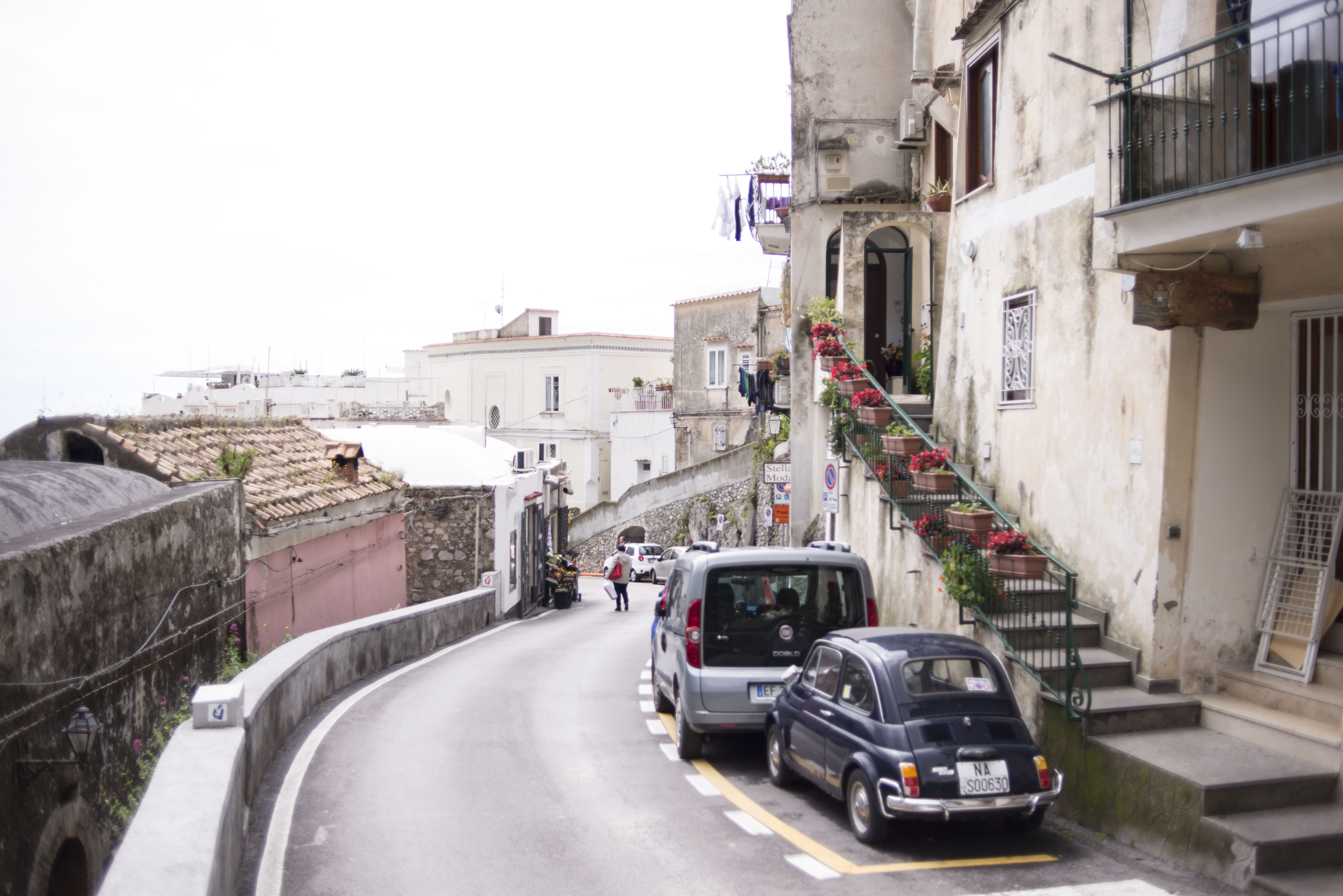 building, city, traffic, car, motor vehicle, road, nature, outdoors, sky, small town, explore, travel the world, motion, italy, transportation, mode of transportation, HD Wallpaper