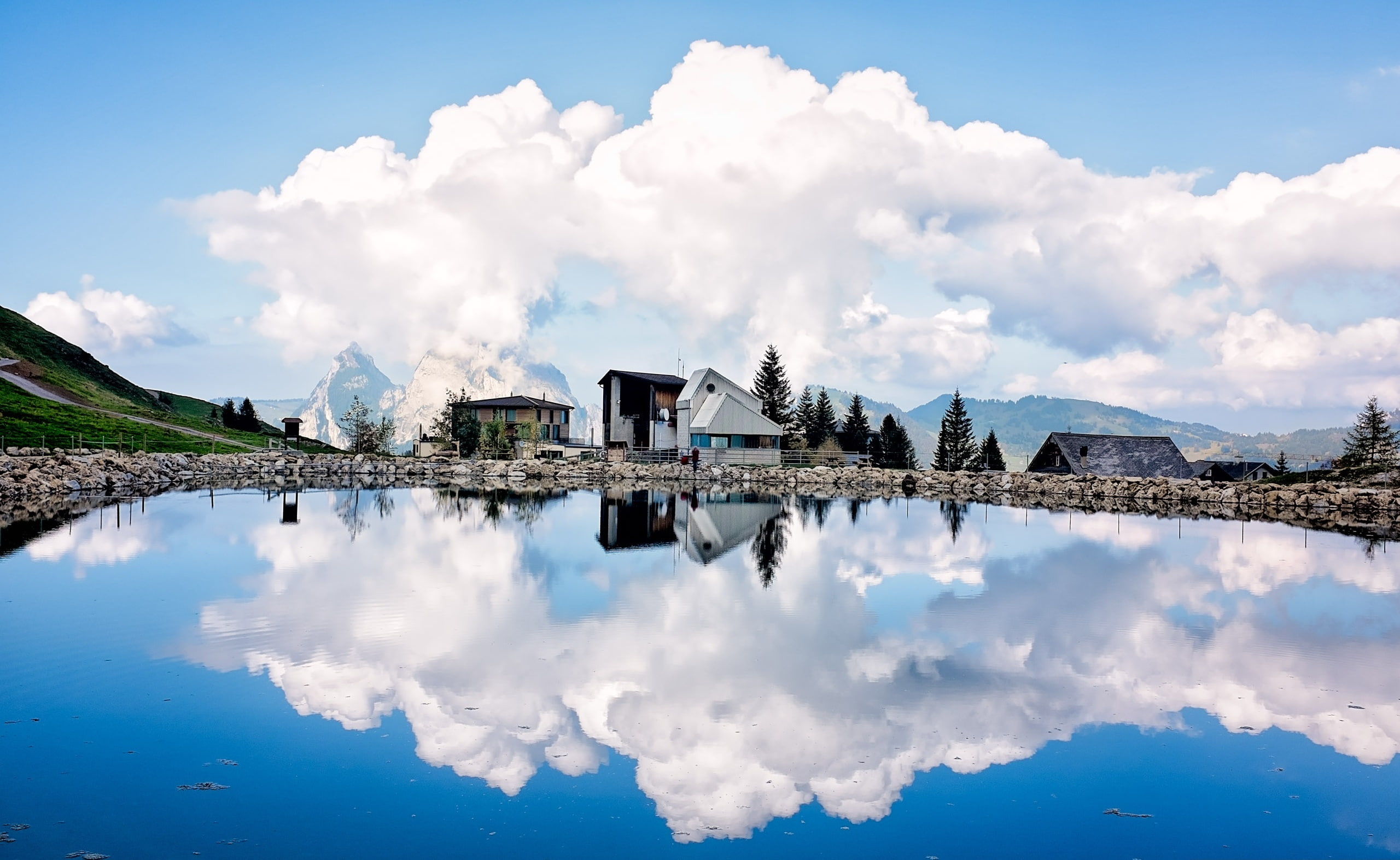 Water, architecture, cloud - sky, wooden, Cumulus, Fuji, 2K, schwyz, Lake, Reflection, x100s, Clouds, Switzerland, nature, white color, tranquil scene, HD Wallpaper