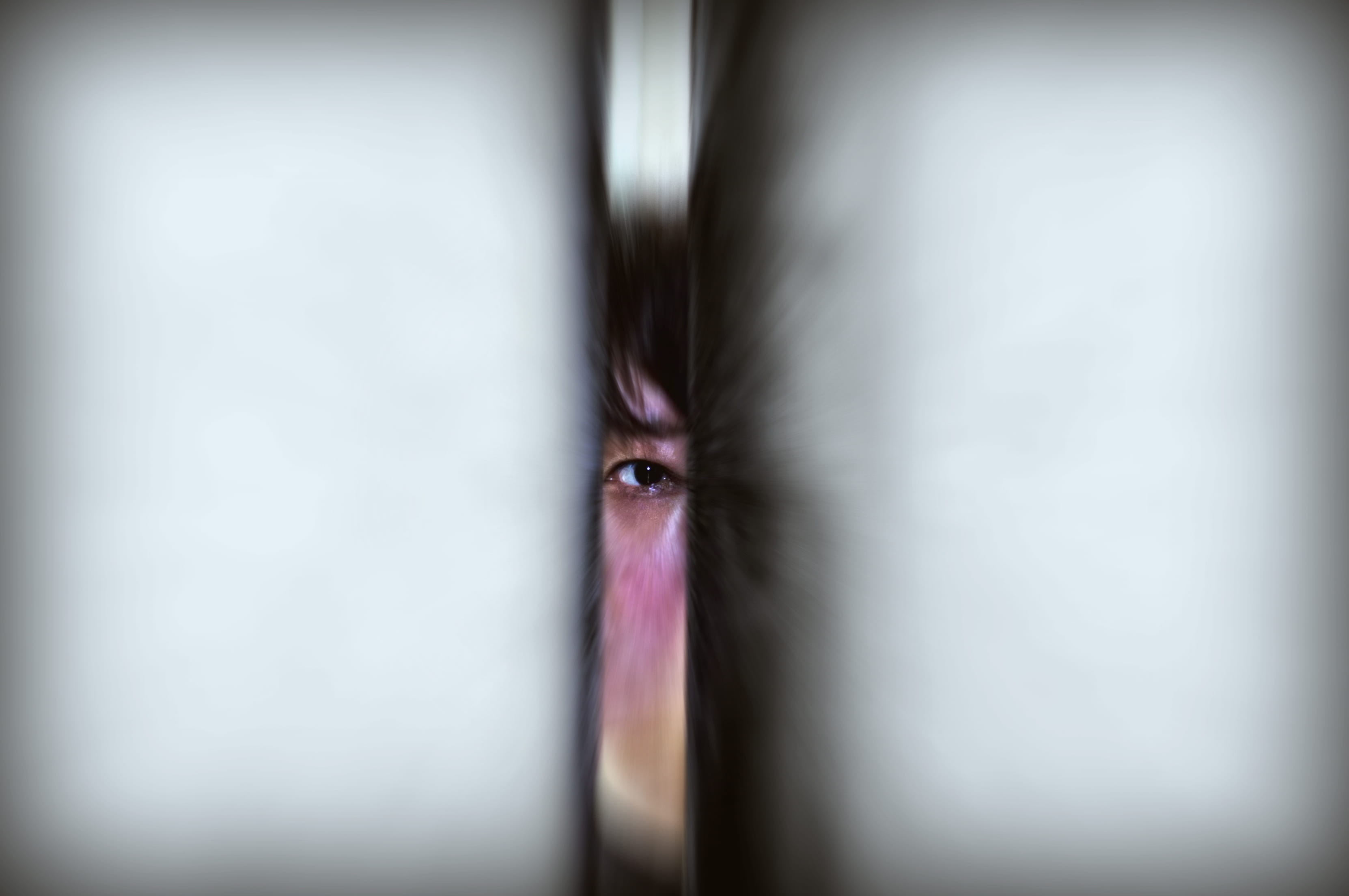 close-up, 2K, gap, x100, eye, focus on background, eyesight, contemplation, fujifilm, peek, vignette, stare, selective focus, human body part, peekaboo, HD Wallpaper