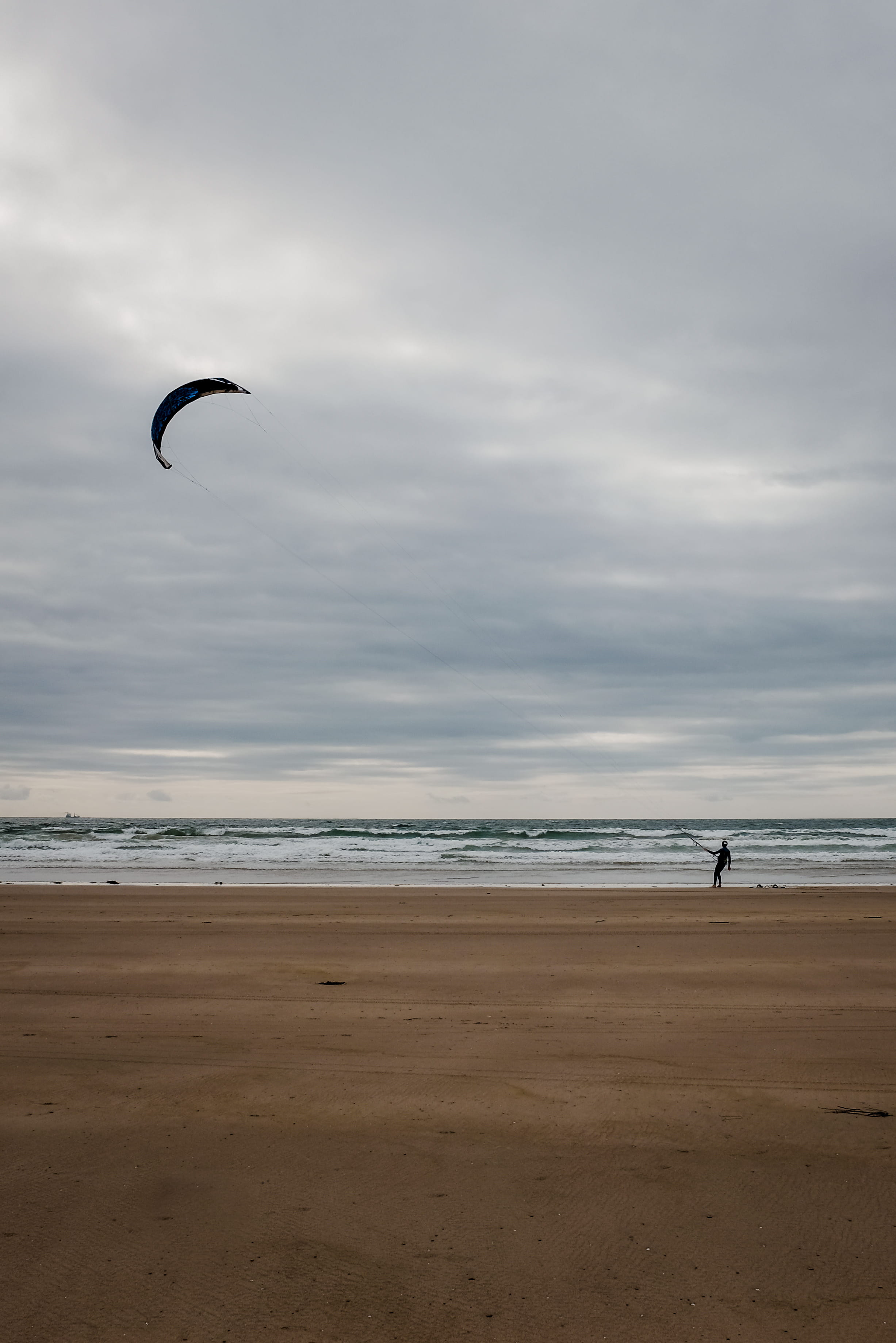 sea, motion, nature, sand, hiking, traveling, ontheroad, hike, 23mm, horizon, x100t, kitesurfer, outdoors, surfing, kite, x100, travel, pembrokershire, Phone HD Wallpaper