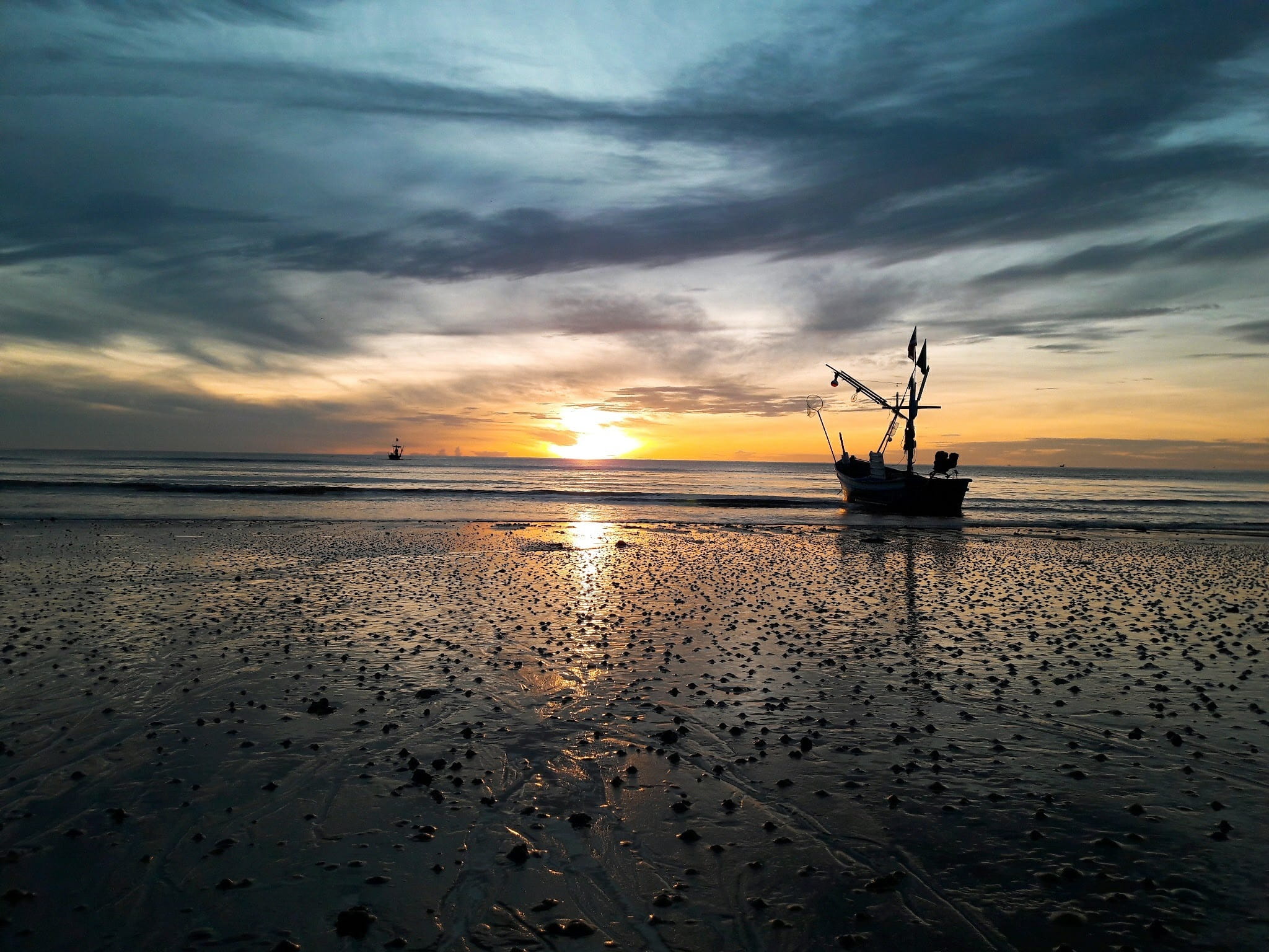 nature, hua hin beach, sky, ship, sandy beach, horizon, thailand, 1080P, thailand beach, sunset, cloud - sky, nautical vessel, orange color, no people, HD Wallpaper