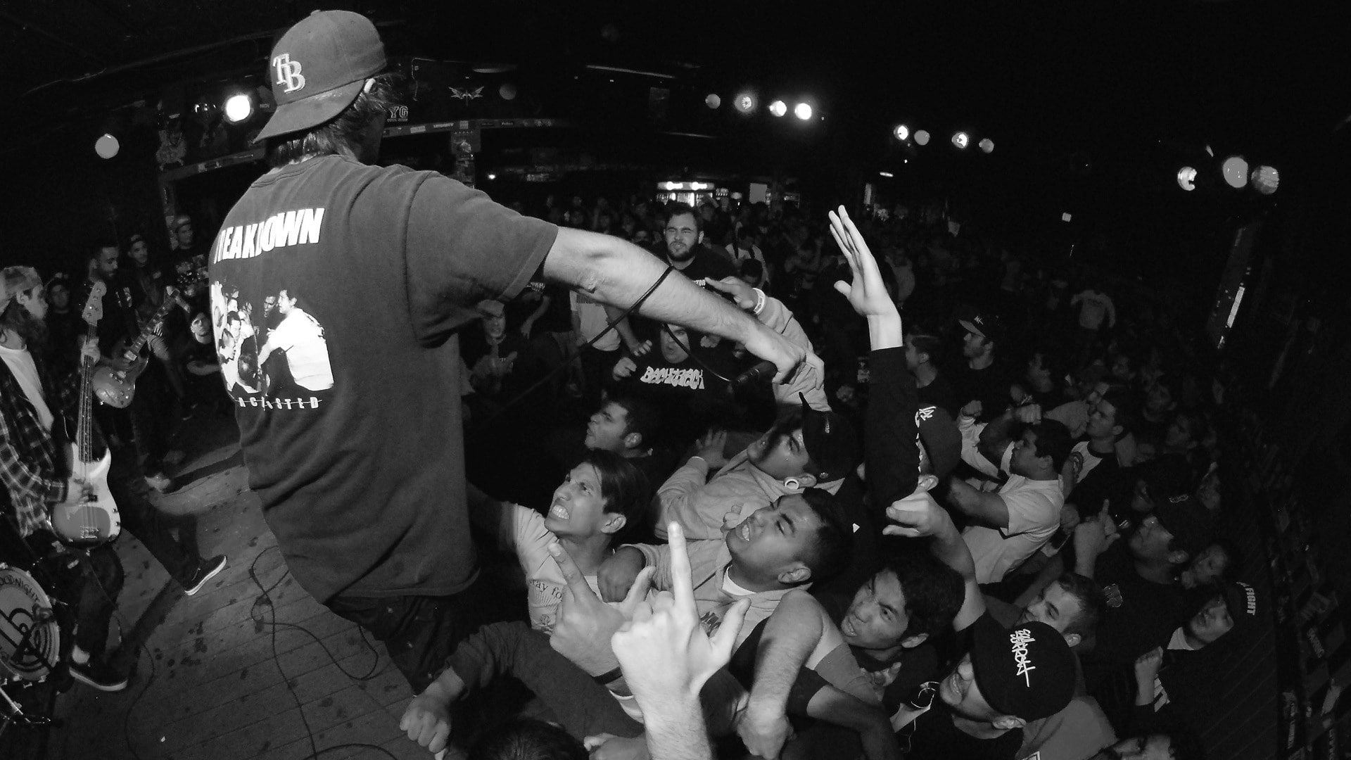 lifestyles, spectator, leisure activity, popular music concert, dancing, adult, excitement, large group of people, festival, backtrack, celebration, men, HD Wallpaper