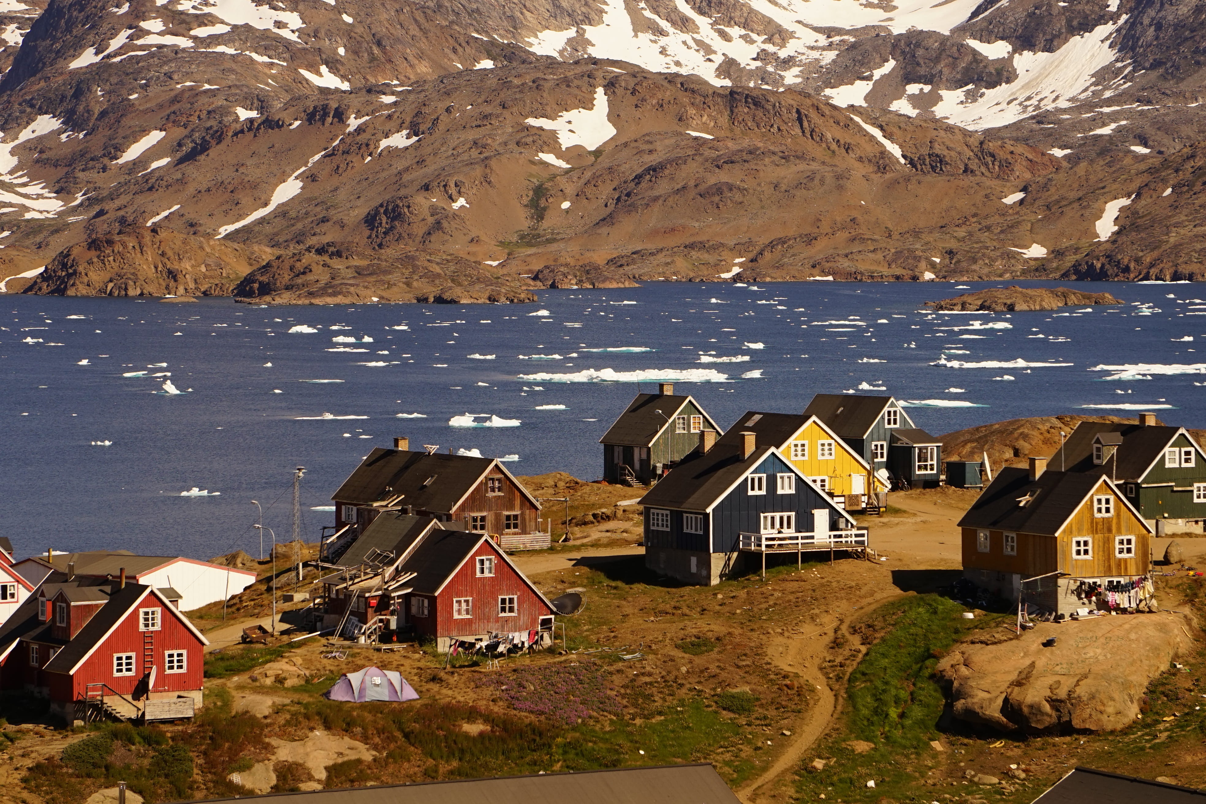 architecture, sea, high angle view, nature, mountain range, outdoors, mountain, building, residential district, fjord, snowy, built structure, ice, east greenland, HD Wallpaper