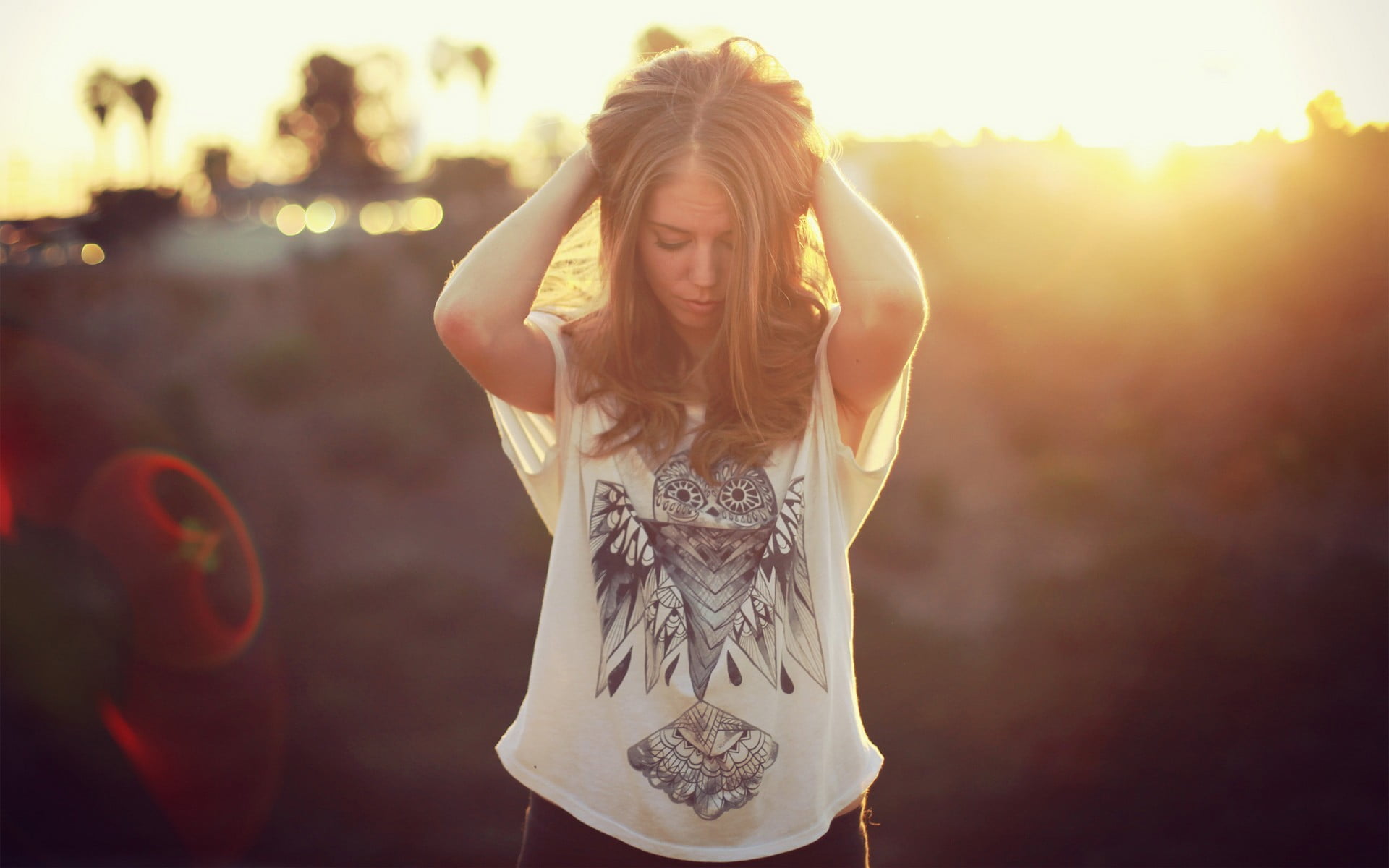 sunlight, sun, standing, one Person, relaxation, smiling, hand in hair, long Hair, teenage Girls, sunny, women outdoors, sun rays, contemplation, focus on foreground, HD Wallpaper