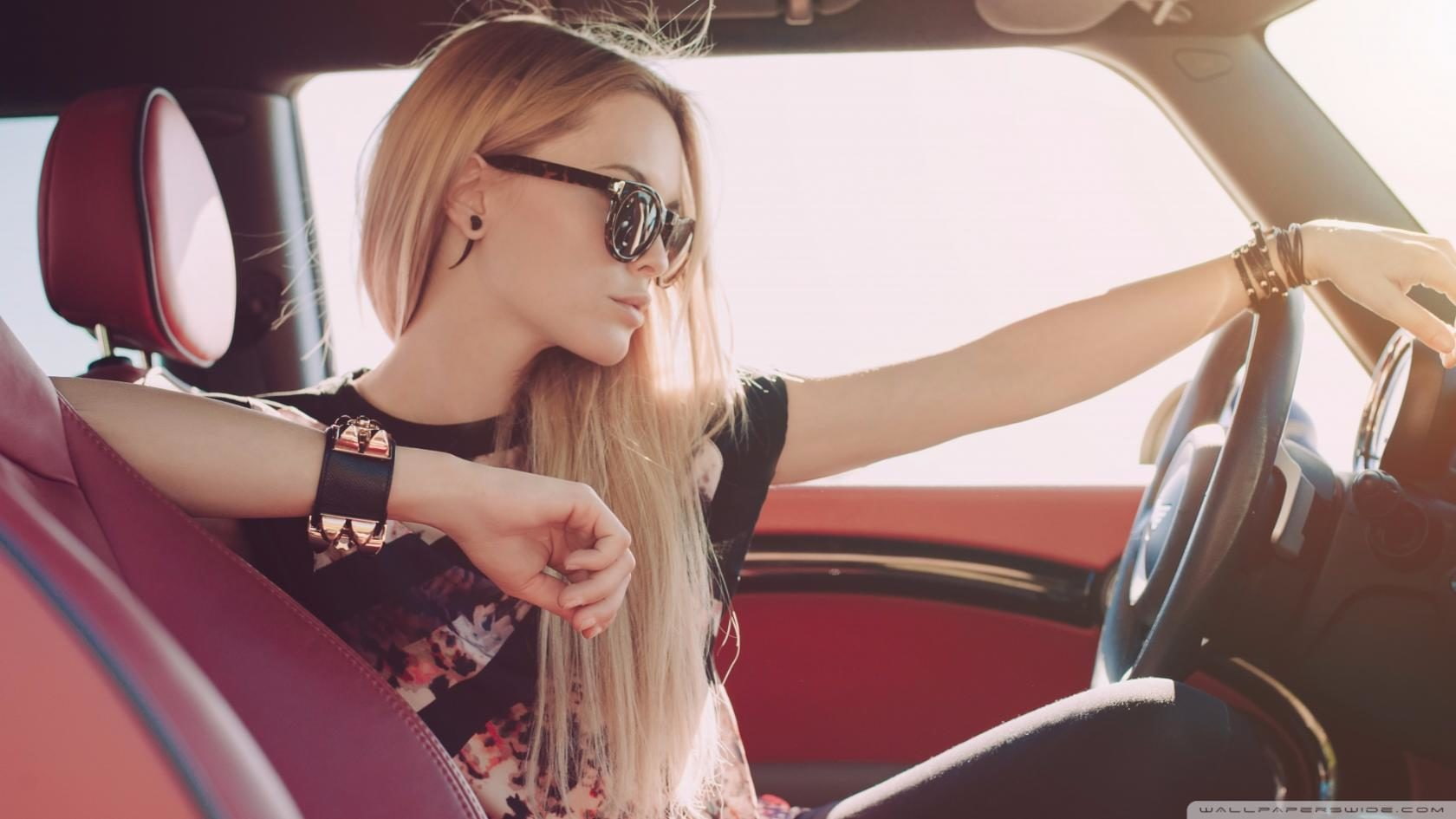reeds, women with cars, women with shades, model, 720P, car interior, car, women, blonde, inside a car, glasses, HD Wallpaper
