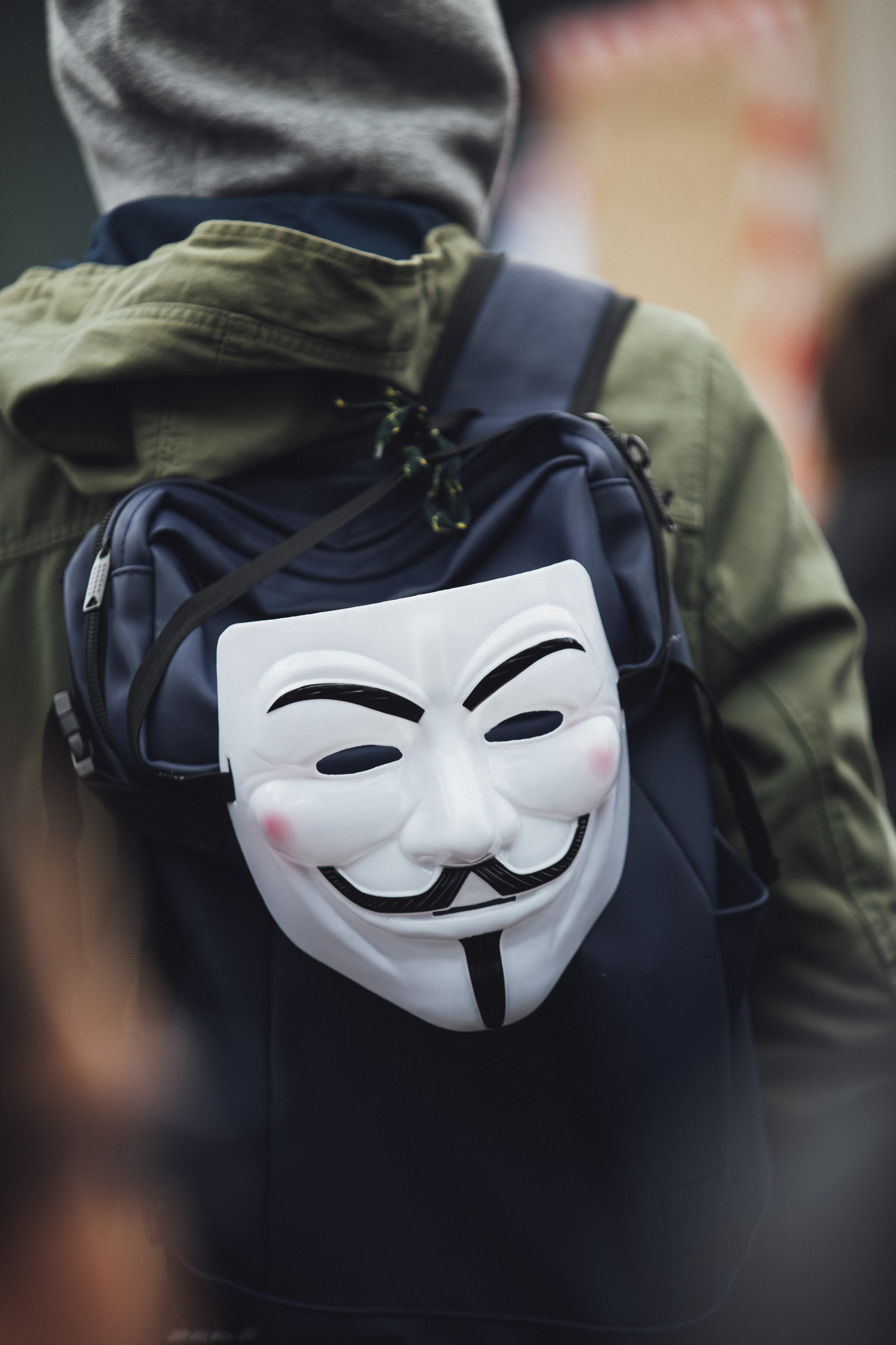 focus, fawkes, casual clothing, blur, black color, obscured face, disguise, day, backpack, guy fawkes mask, lifestyles, people, creativity, leisure activity, Phone HD Wallpaper