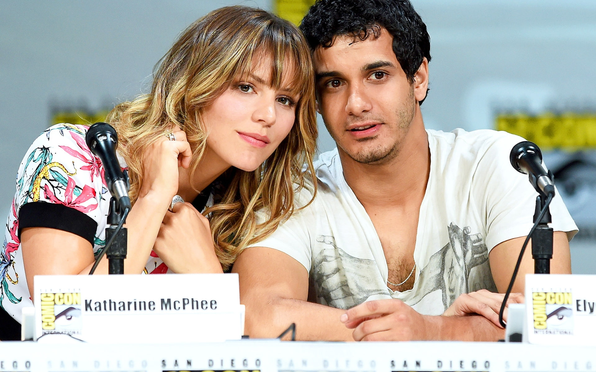 katharine, 1080P, elyes, comic con, celeb, mcphee, gabel, HD Wallpaper