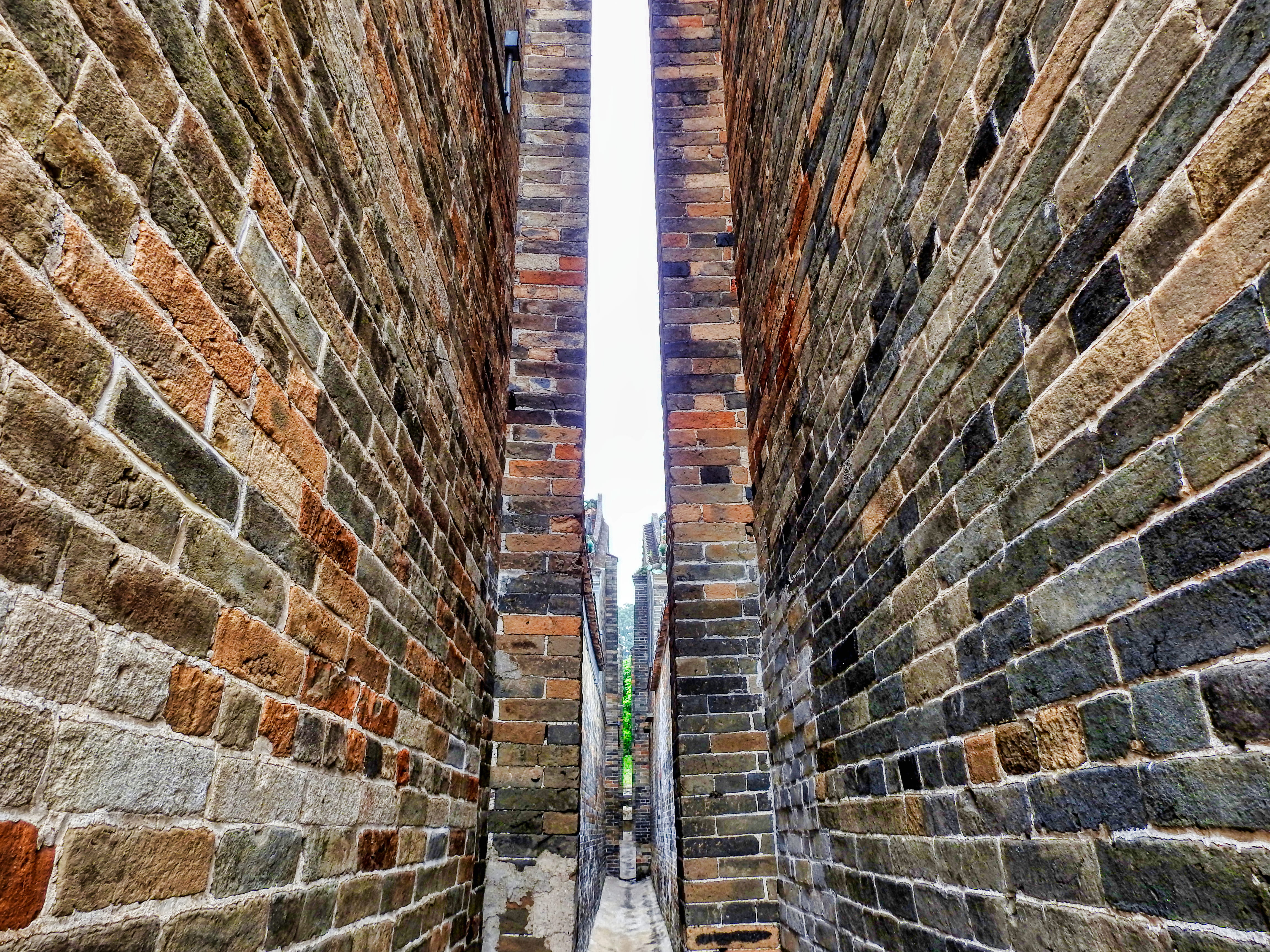 outdoors, the way forward, built structure, brick, diminishing perspective, winter, wall, city, snow, building exterior, gaps, cold temperature, direction, HD Wallpaper