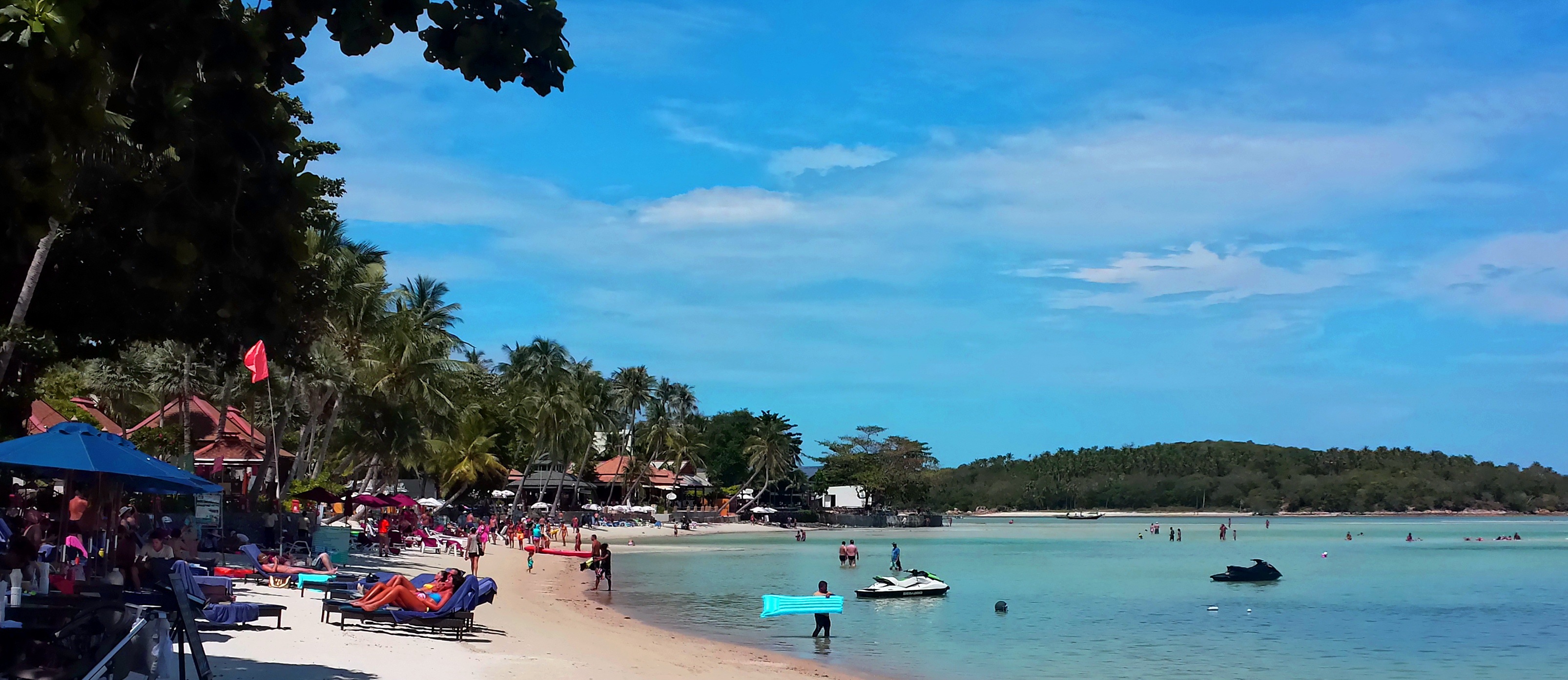 people, 2K, crowd, coastline, vacation, travel, sand, cloud - sky, holiday, beach dining, chaweng beach, seascape, samui, chaweng, incidental people, beach, HD Wallpaper