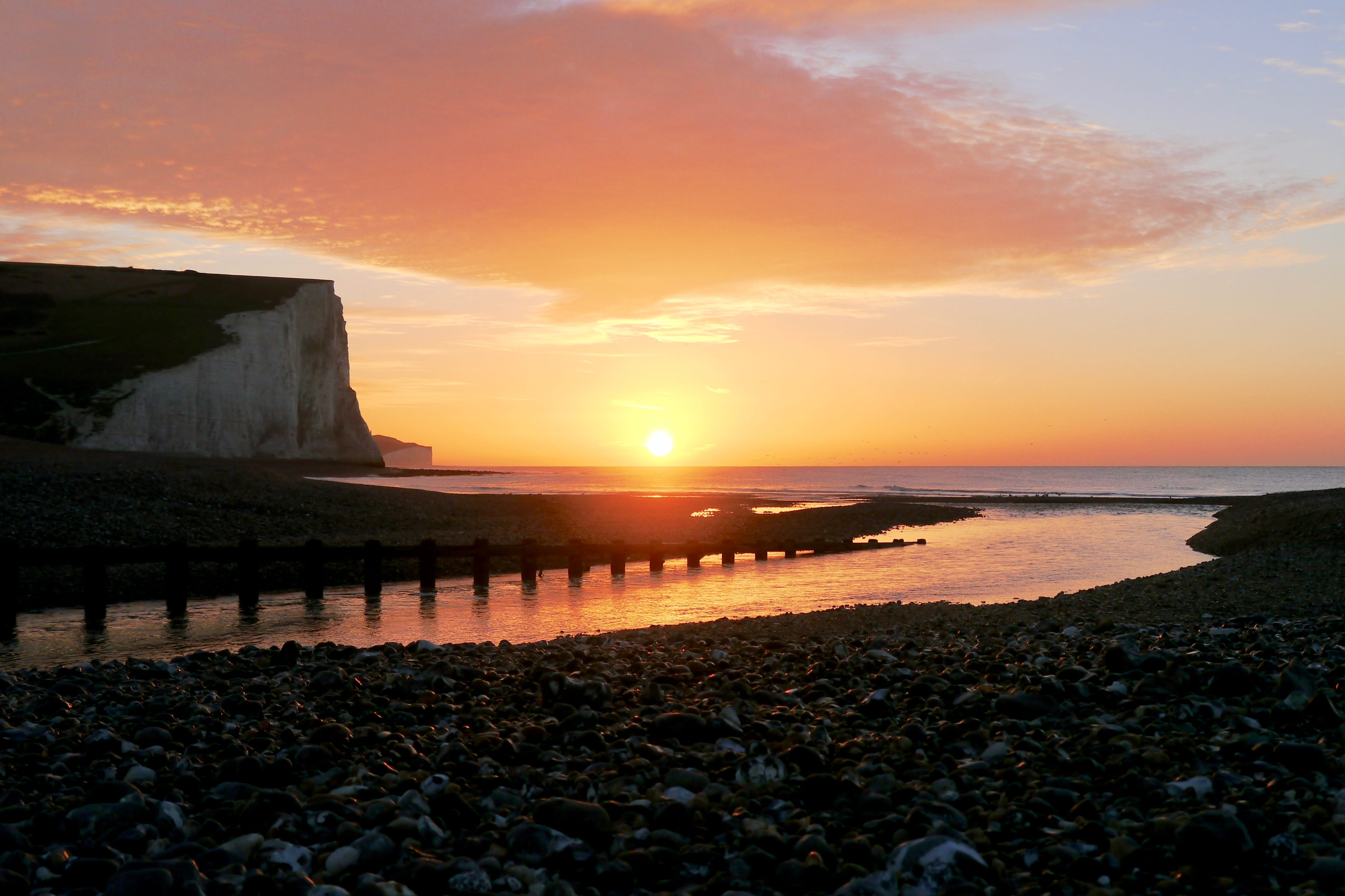 4K, beach, horizon over water, water, sea, cloud - sky, architecture, sunlight, orange color, land, sunset, cliffs, sunrise, sky, scenics - nature, cuckmere haven, HD Wallpaper