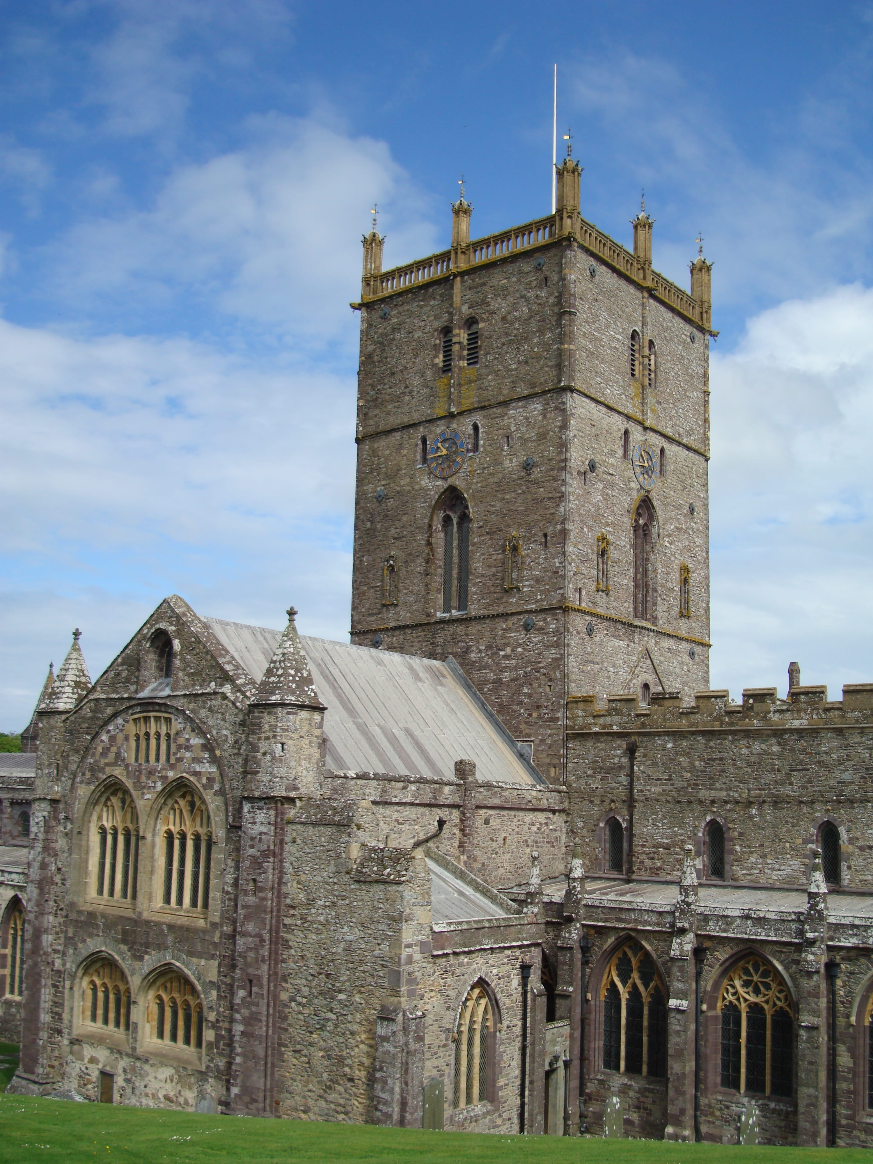 " photo", spirituality, building Exterior, low angle view, 4K, old, no people, "great britain", uK, arch, "united kingdom", pembrokeshire, travel, clock, Phone HD Wallpaper