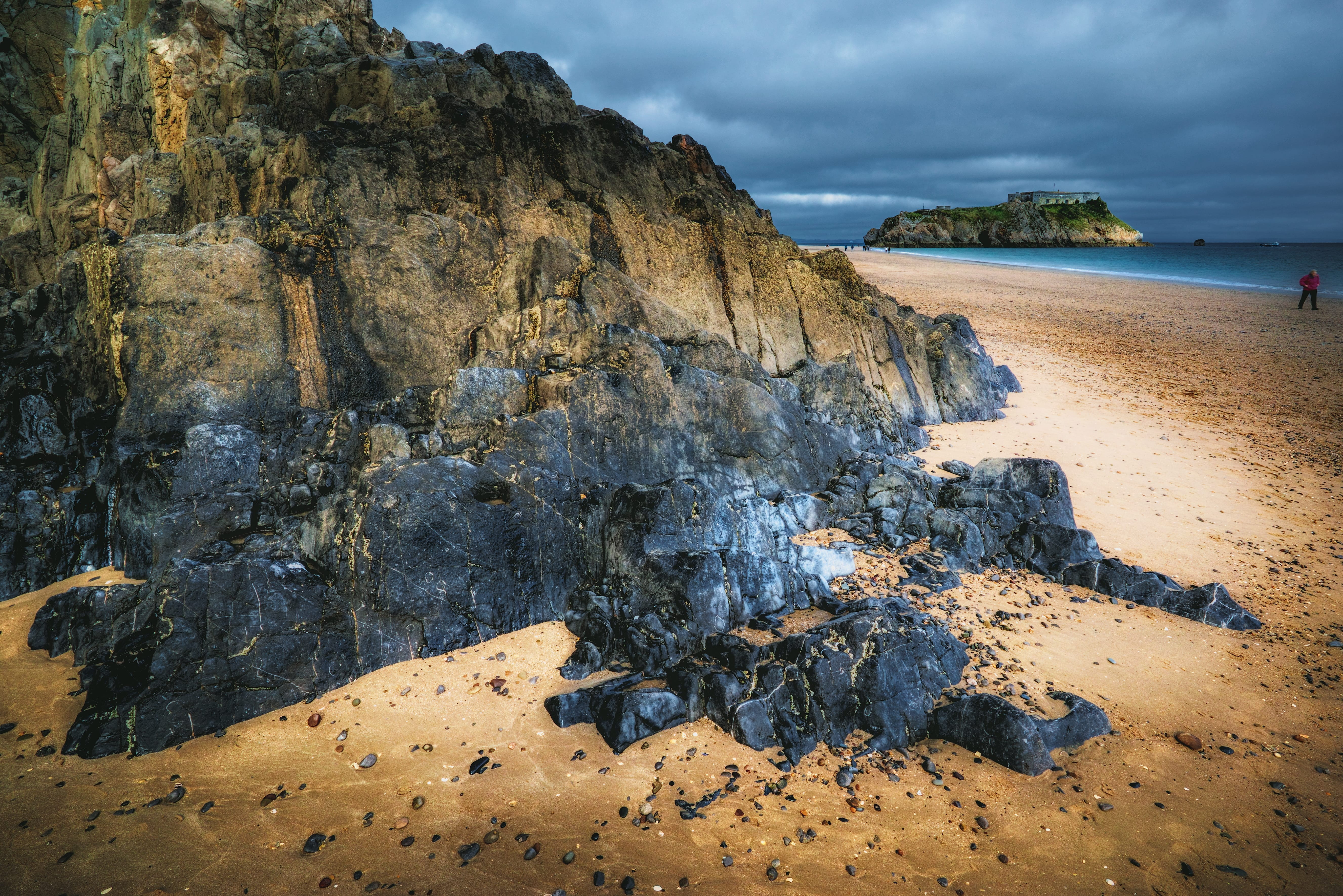solid, sea, 5K, day, scenics - nature, nature, beauty in nature, seashore, daytime, cliff, tenby, tranquility, britain, st catherines island, pembrokeshire, HD Wallpaper