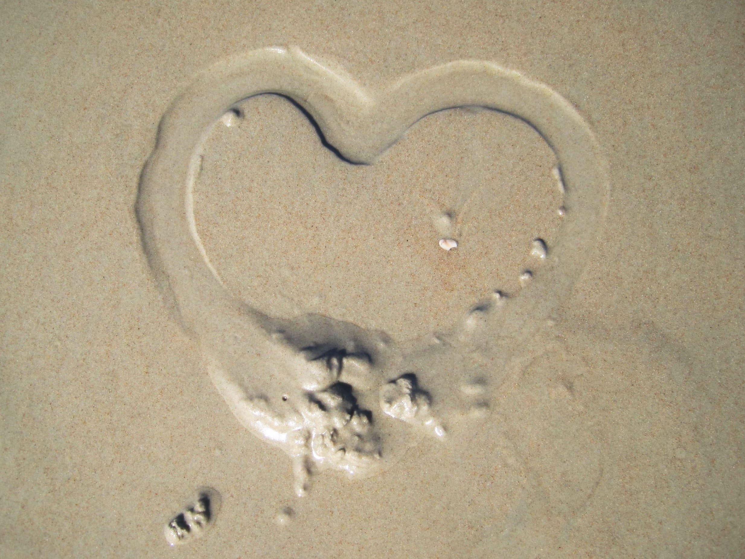 positive emotion, painted, high angle view, in the sand, valentines day - holiday, love, transient, no people, shape, indoors, creativity, sand, nature, HD Wallpaper