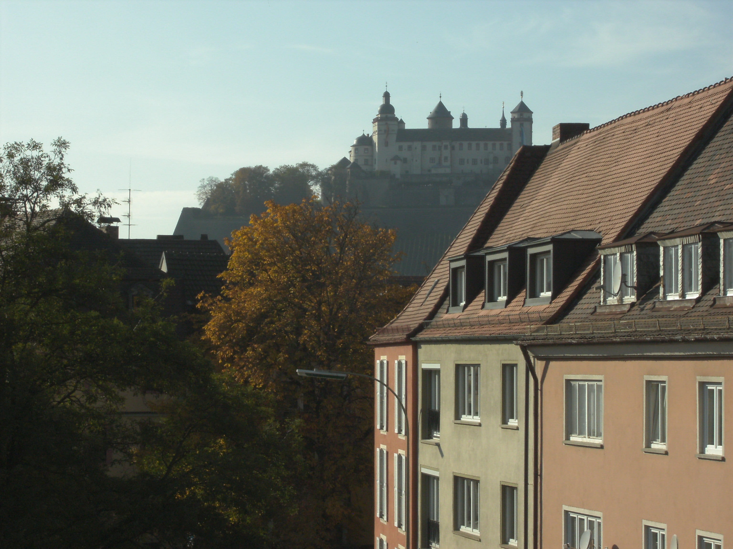 day, no people, city, outdoors, change, plant, row house, autumn, roof, window, cultural heritage, würzburg, architecture, building exterior, sky, house, HD Wallpaper