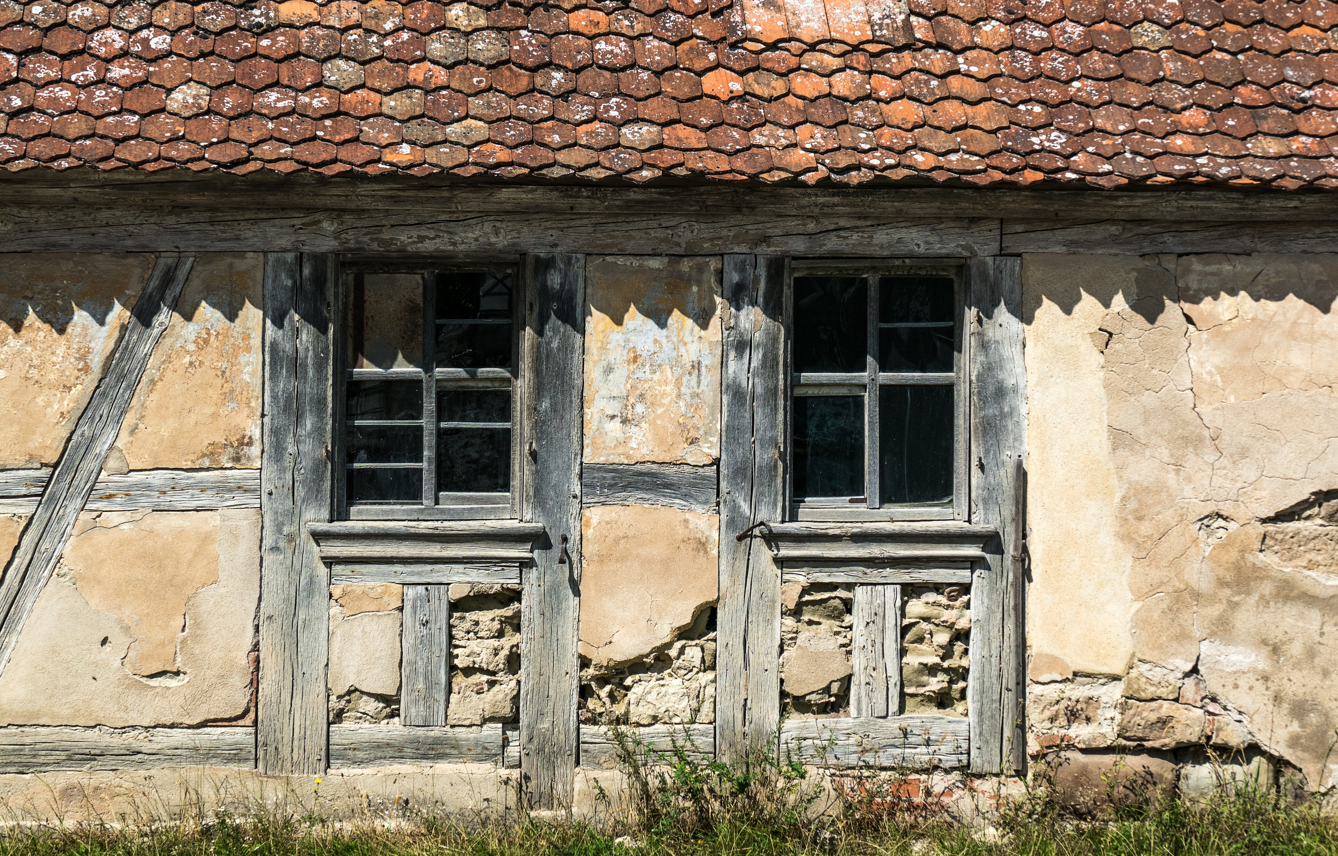 window, no people, old, open air museum, built structure, bad windsheim, museum, weathered, germany, abandoned, damaged, swiss francs, day, roof tile, architecture, HD Wallpaper
