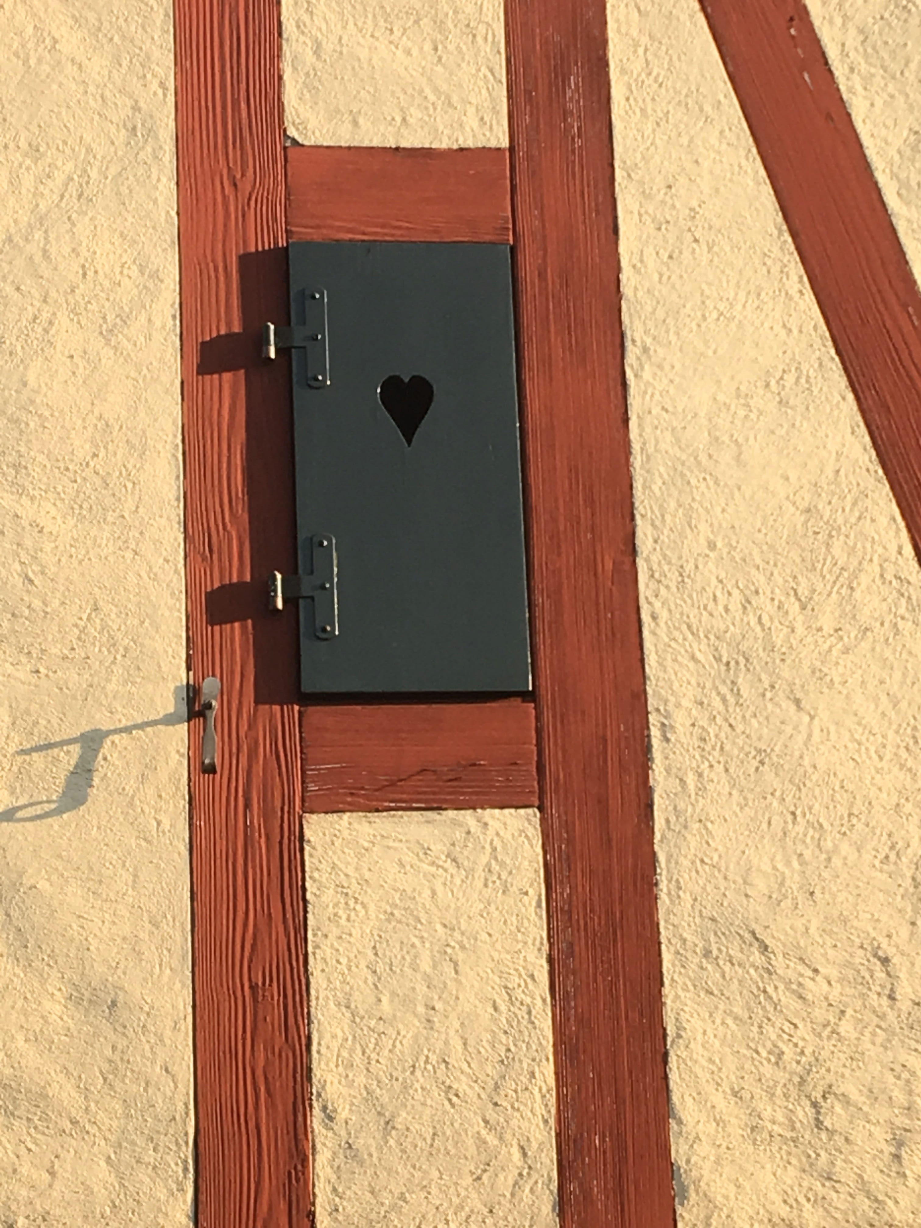 wedding, wall, valentines day, tradition, swiss, tourism, protection, door, building, love, engagement, closed, valentine, sunlight, heart, europe, safety, Phone HD Wallpaper