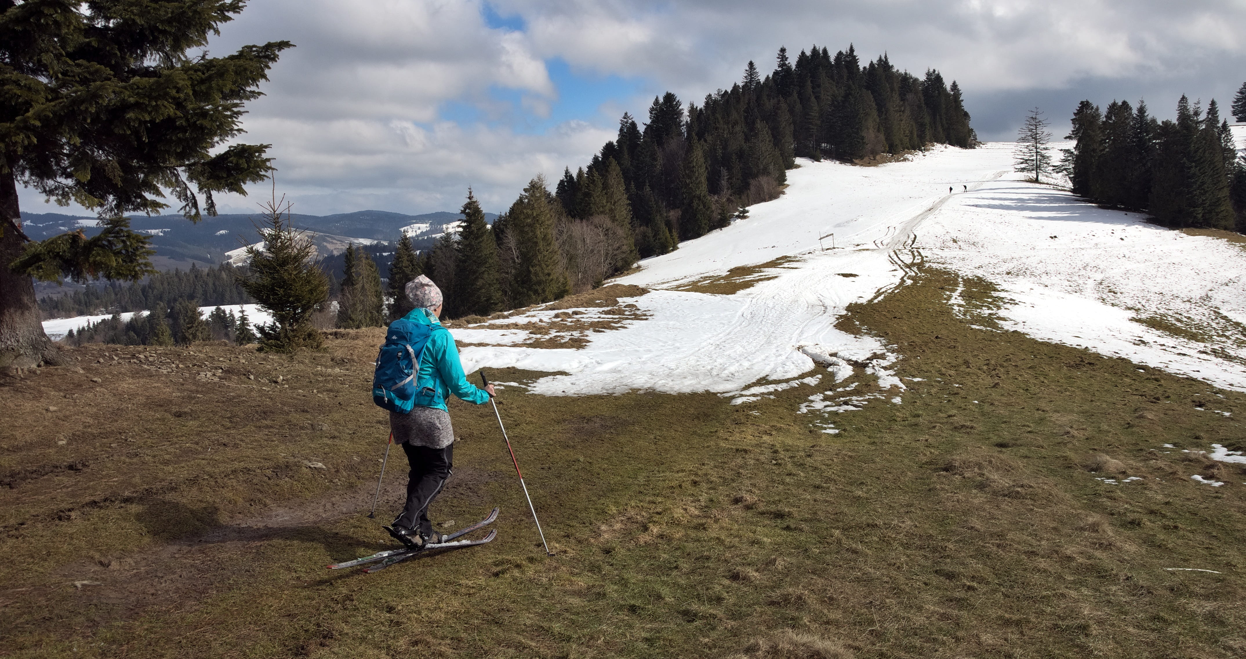 cross-country, casual clothing, 4K, skiing, wandering, outdoors, hiking, land, plant, real people, lifestyles, skis, winter, issues, day, beskids, spring, HD Wallpaper