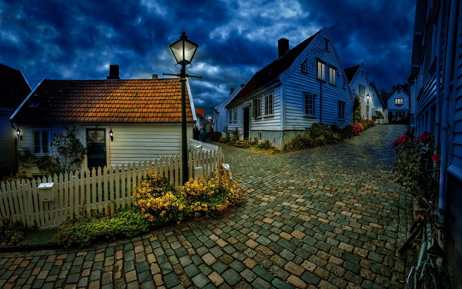 house, hills, fence, 1080P, building, architecture, Norway, street, village, nature, night, street light, clouds, HD Wallpaper