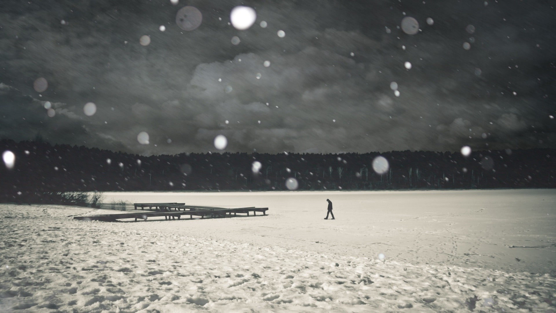 beauty in nature, outdoors, no people, snow, nature landscape clouds horizon monochrome snow men walking trees forest pier bokeh winter sadness frozen lake snow flakes alone, HD Wallpaper