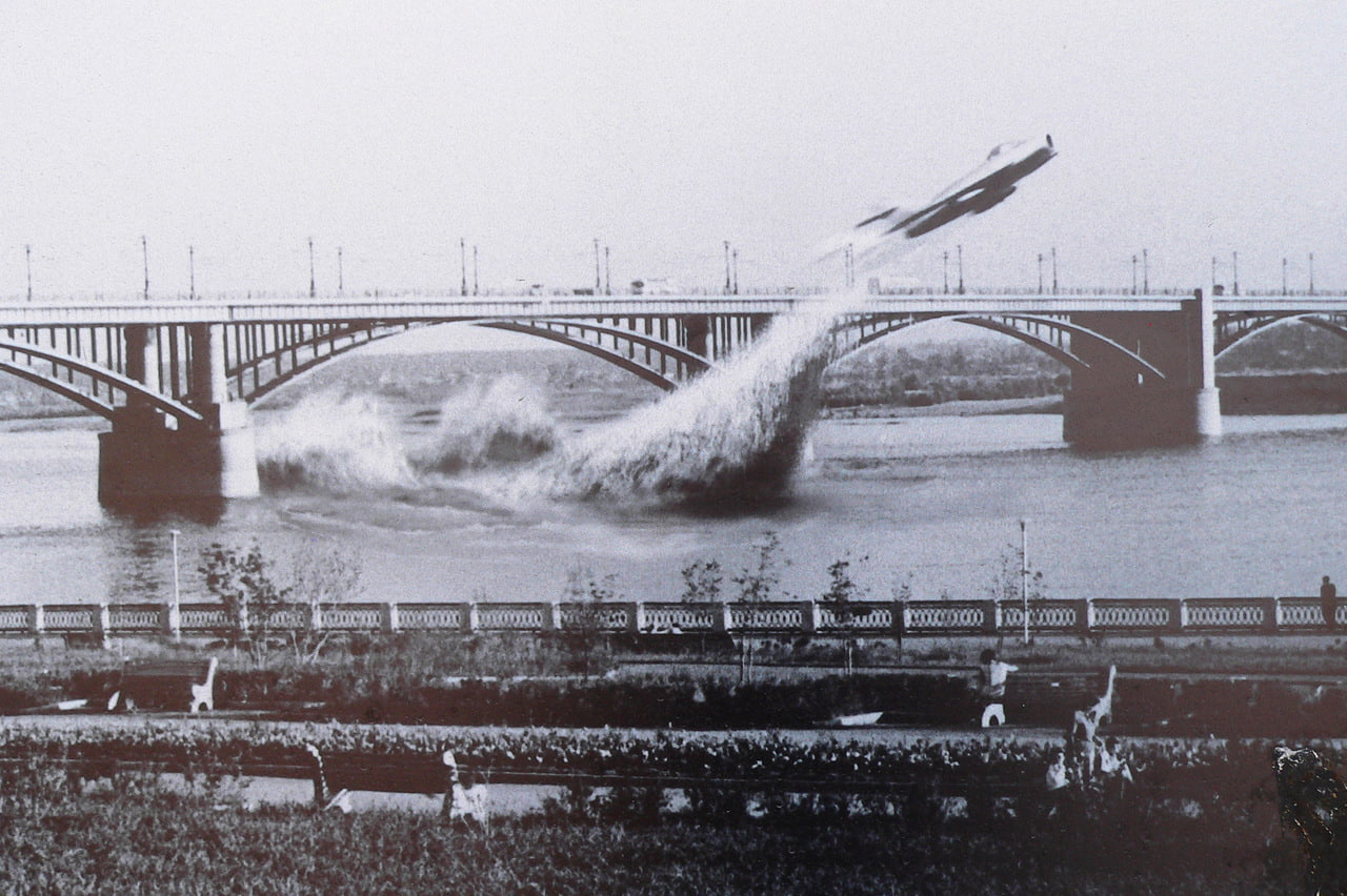 720P, sky, monochrome, architecture, day, connection, Siberia, vintage, clear sky, Russia, engineering, flying, bridge - man made structure, bridge, flowing water, HD Wallpaper