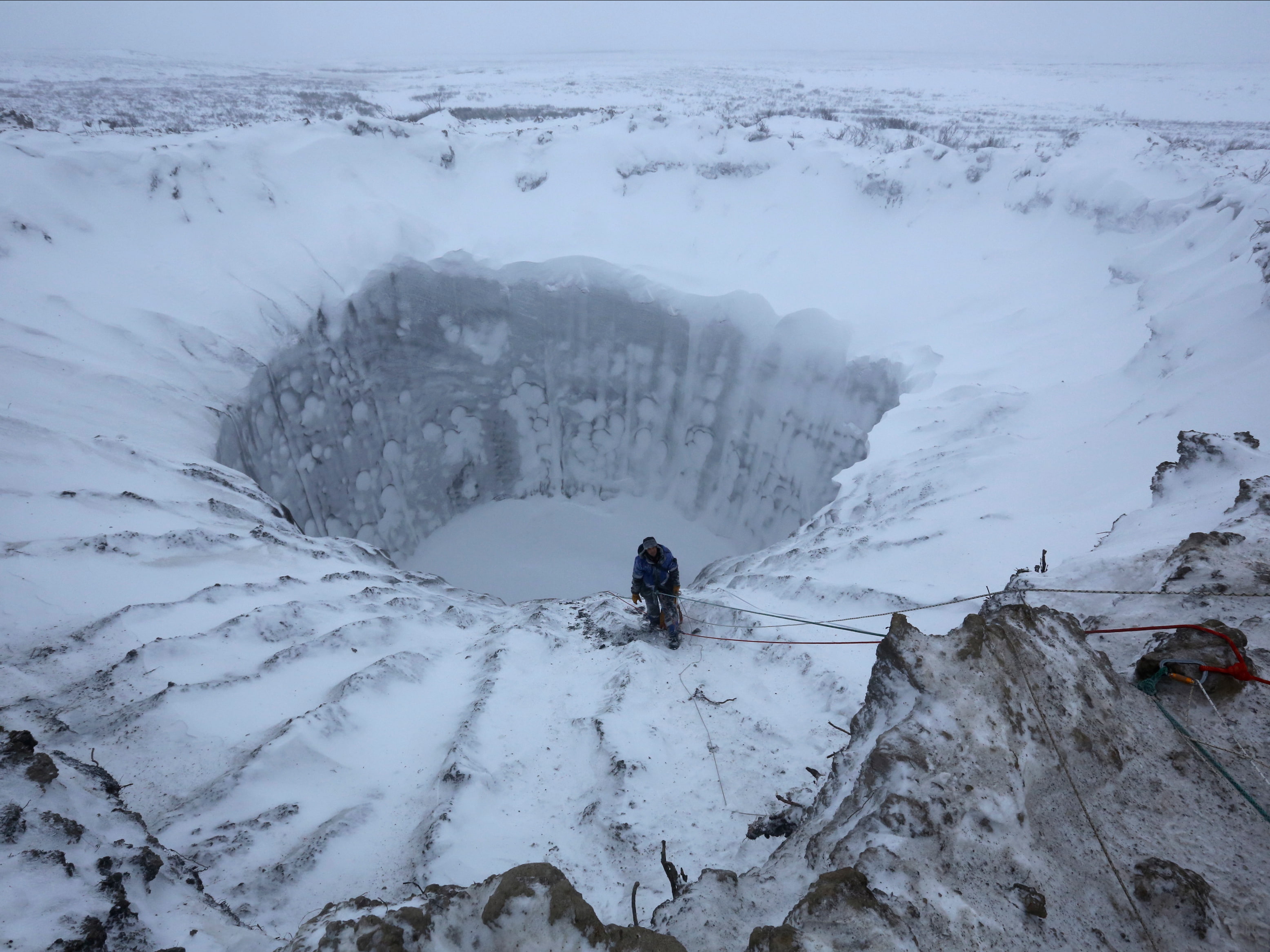 Siberia, Russia, 2K, rock climbing, men, rock, aerial view, winter, ropes, landscape, nature, crater, snow, HD Wallpaper