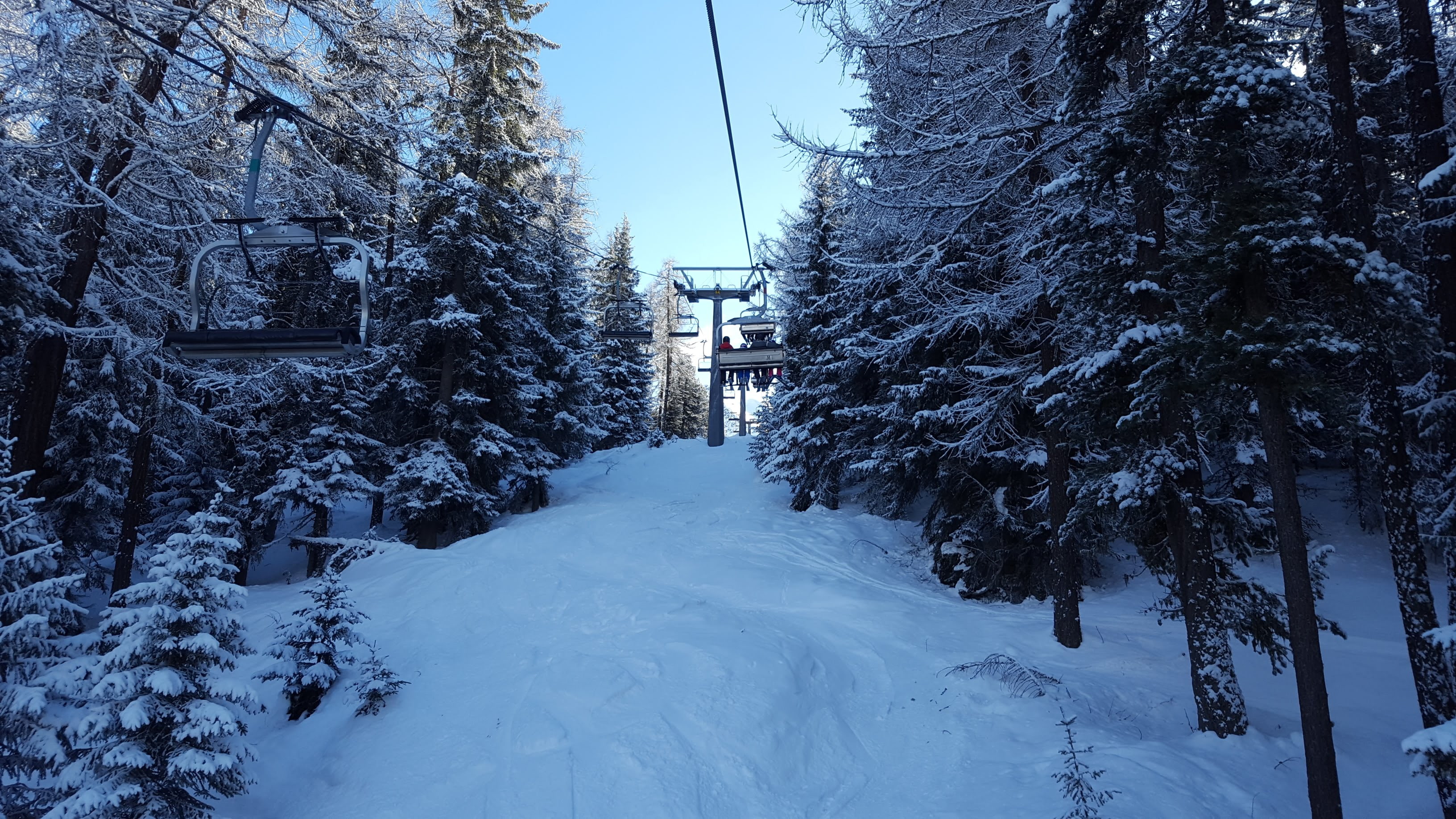beauty in nature, 2K, winter, plant, built structure, no people, ski lift, covering, building exterior, day, cable, snow, tree, frozen, sky, white color, HD Wallpaper