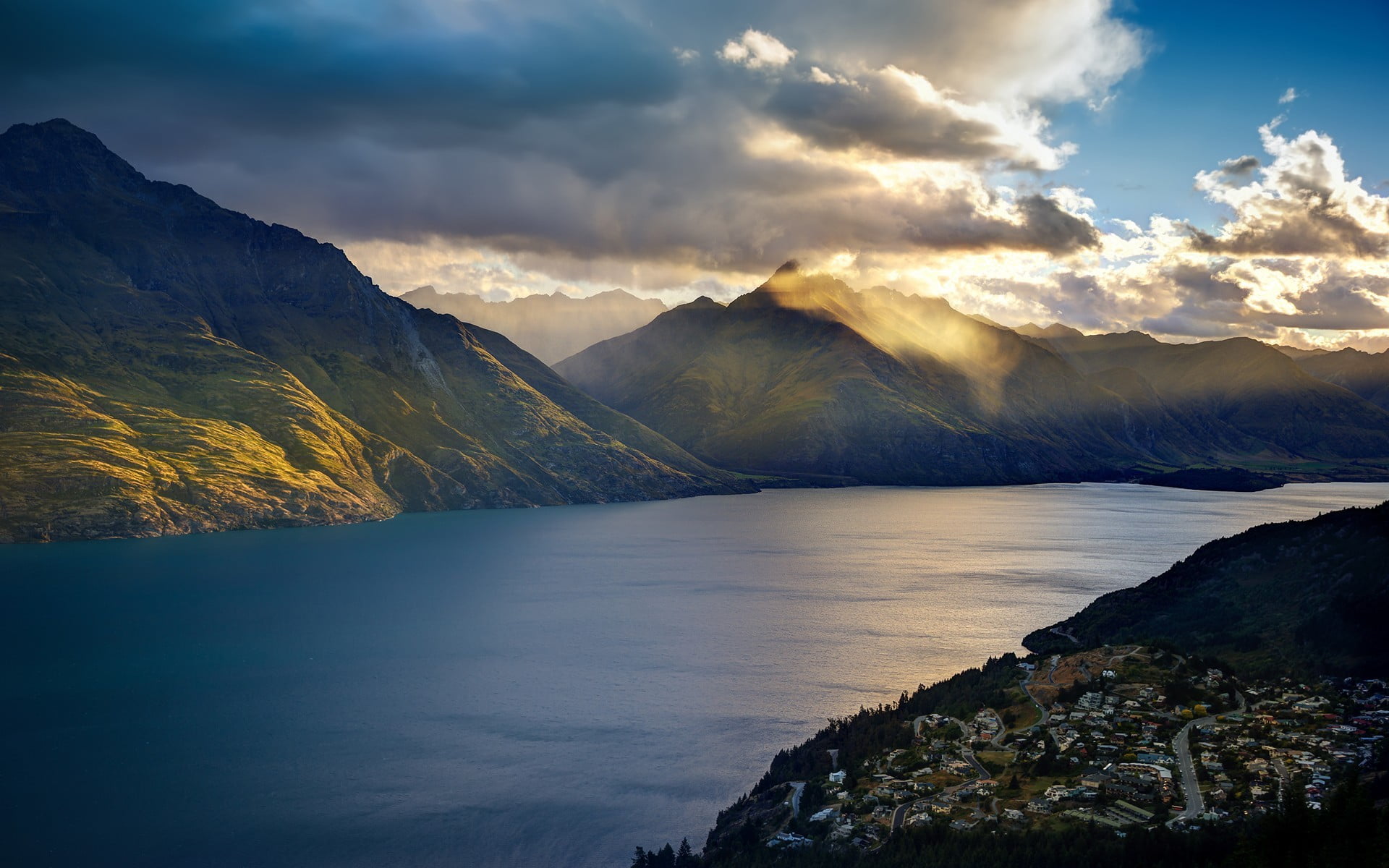 beauty in nature, outdoors, nature, lake, no people, buildings, water, cloud - sky, remote, sky, scenics - nature, non-urban scene, Lake Wakatipu, mountains, HD Wallpaper