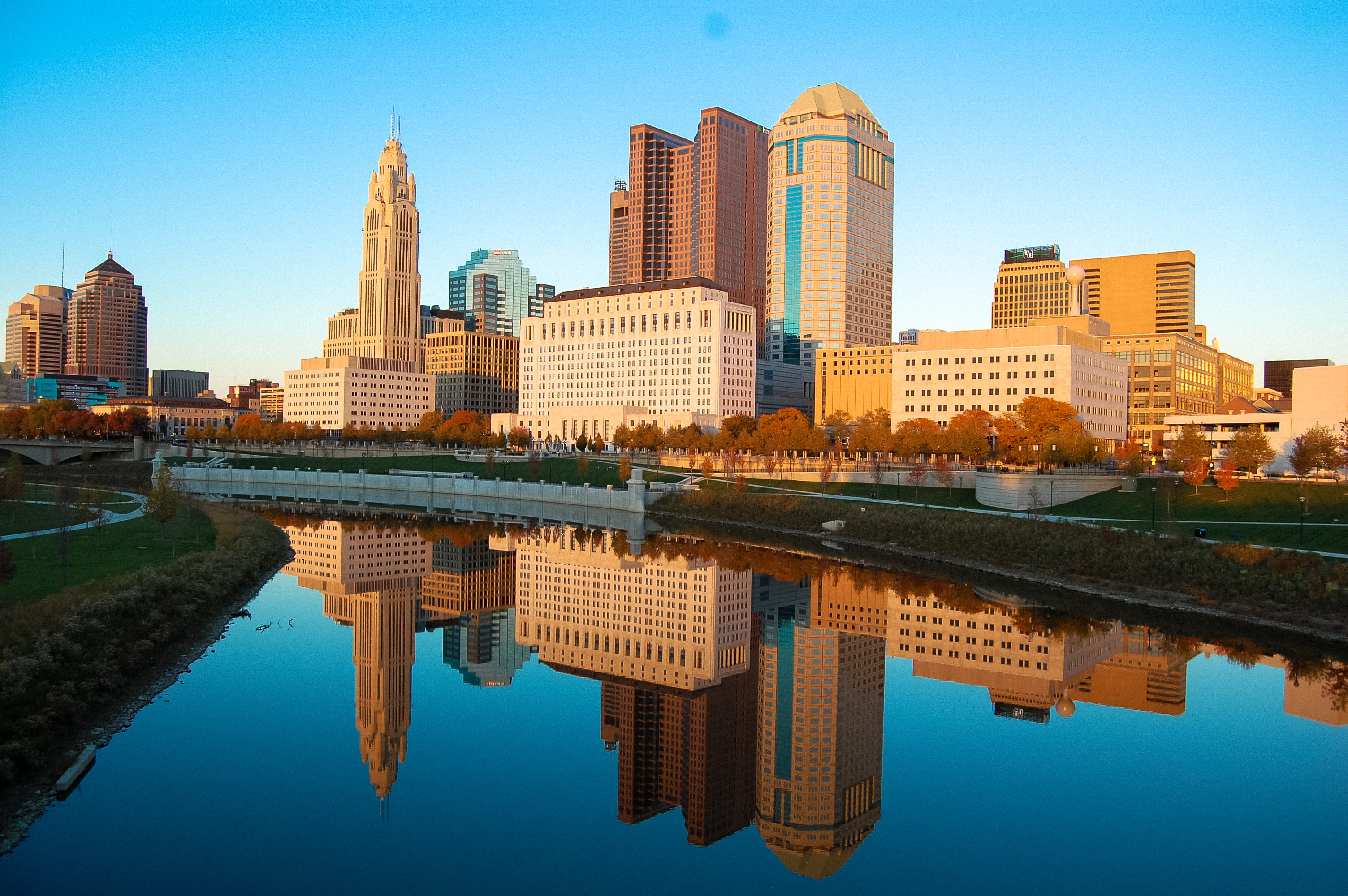 skyline, tall - high, building exterior, tower, built structure, water, 2K, modern, river, architecture, waterfront, sky, autumn, outdoors, columbus, lake, HD Wallpaper