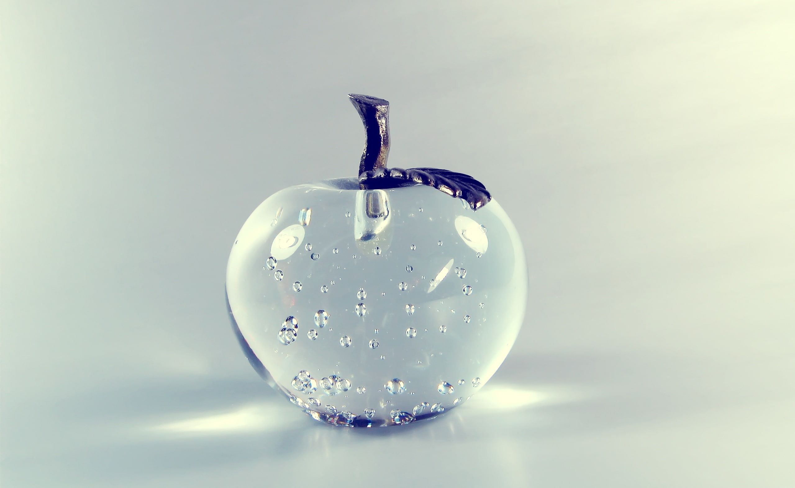 Apple, 2K, gray background, drop, still life, Macro, indoors, motion, Aero, vase, water, food and drink, close-up, copy space, single object, focus on foreground, HD Wallpaper