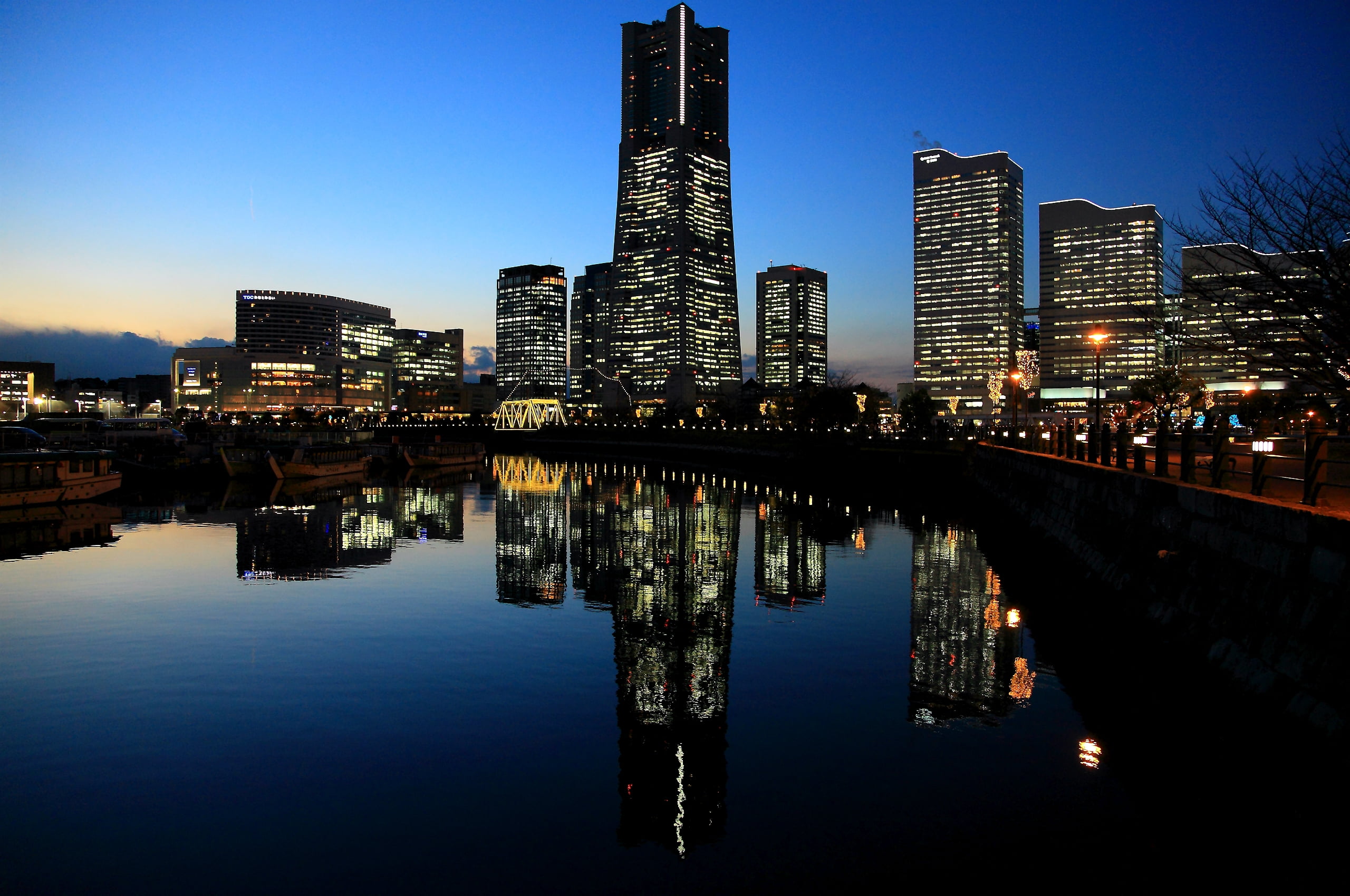 office building exterior, boston - Massachusetts, outdoors, urban Skyline, built Structure, water, blue, city, waterfront, night, sky, reflection lake, HD Wallpaper